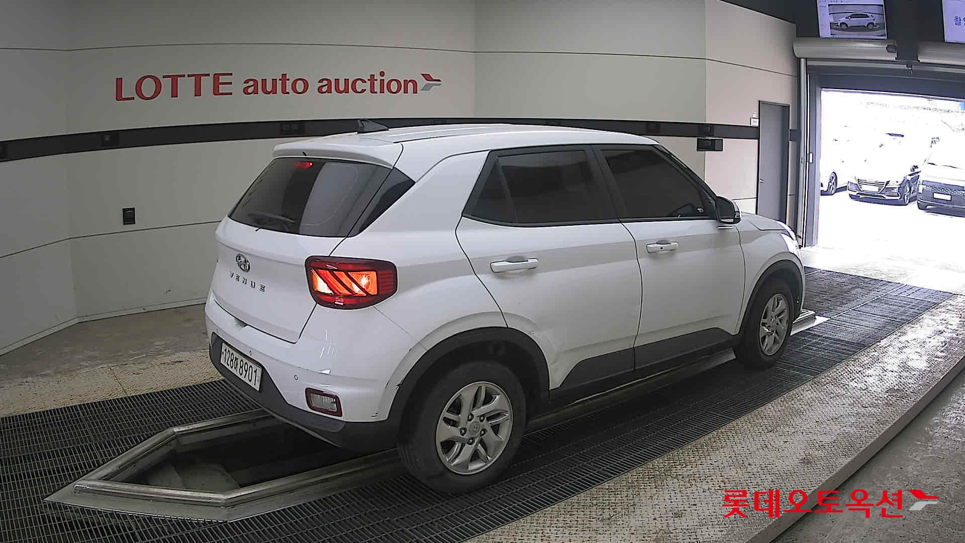 Hyundai Venue - 19
