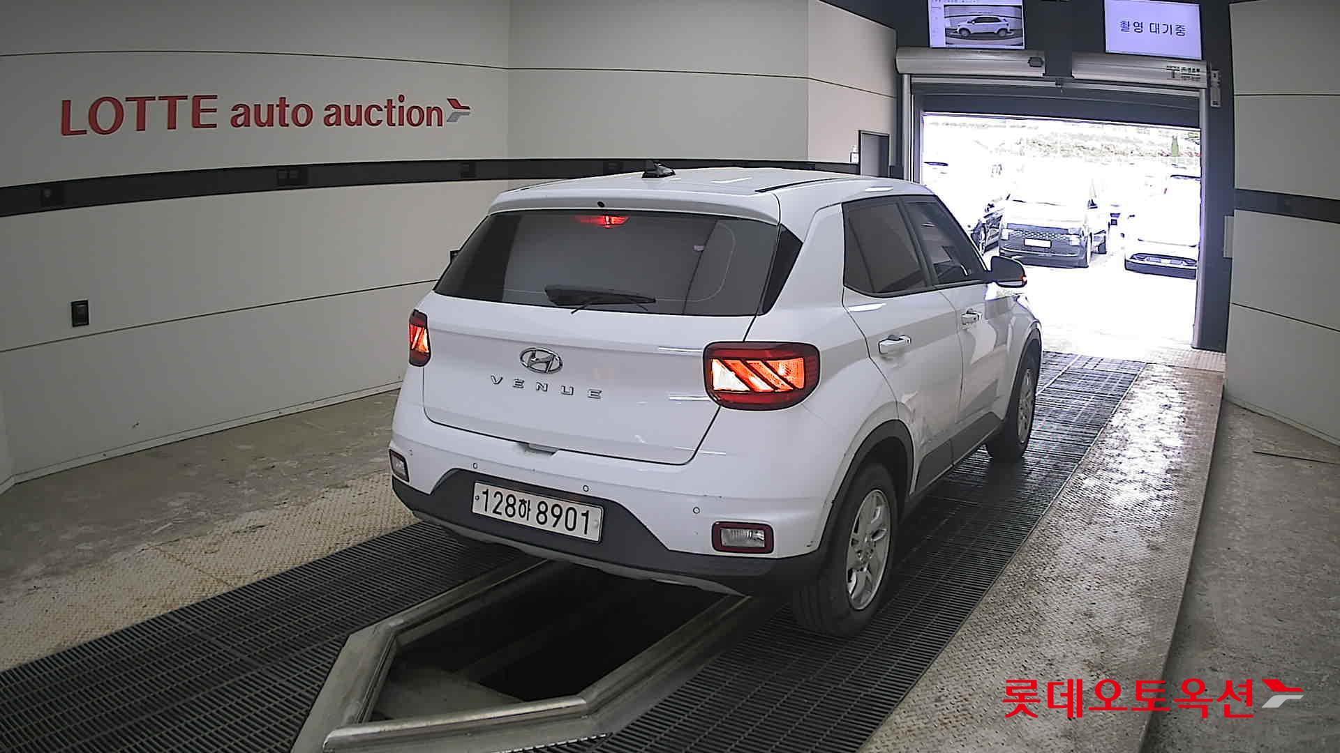 Hyundai Venue - 18