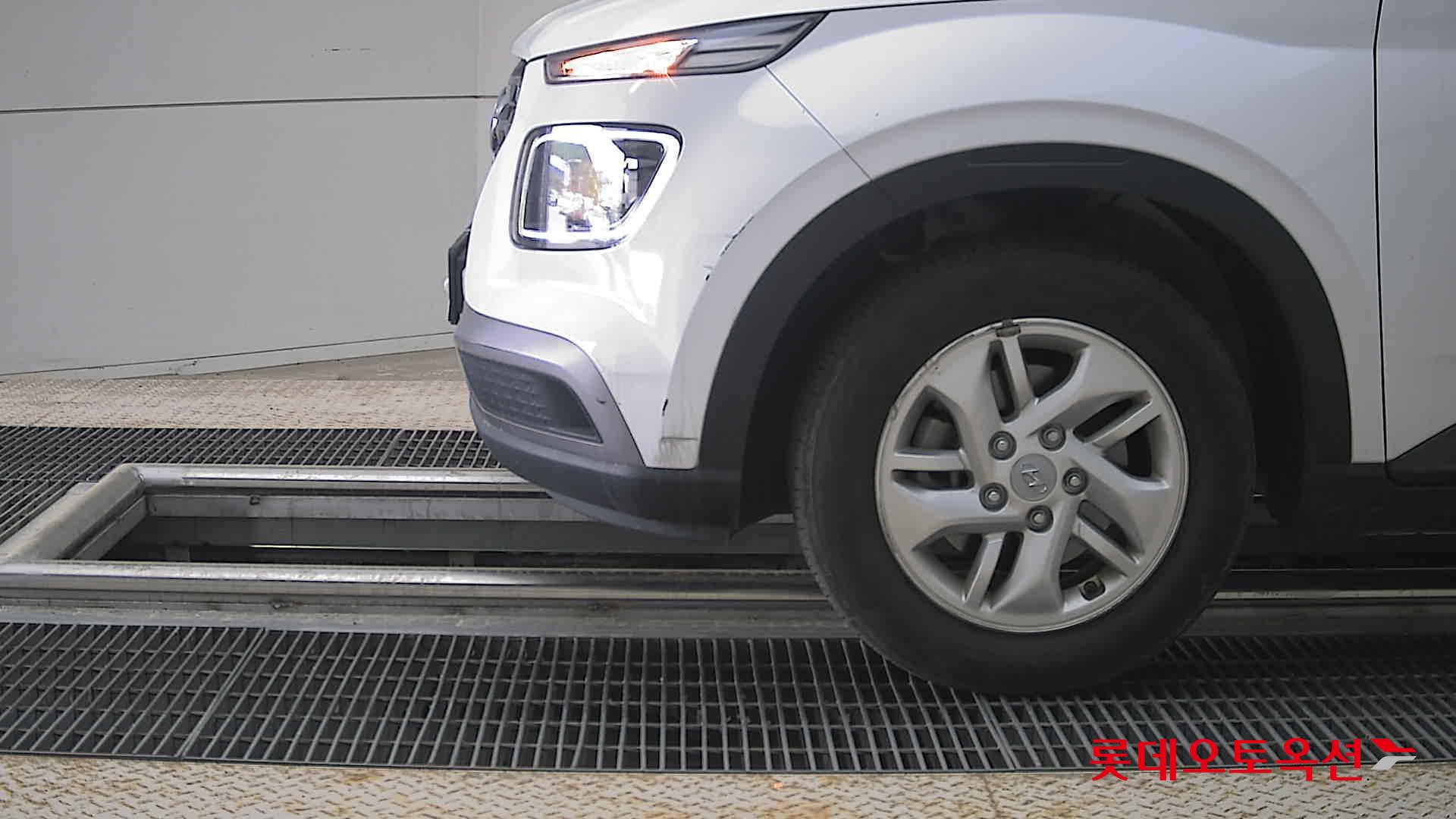 Hyundai Venue - 25