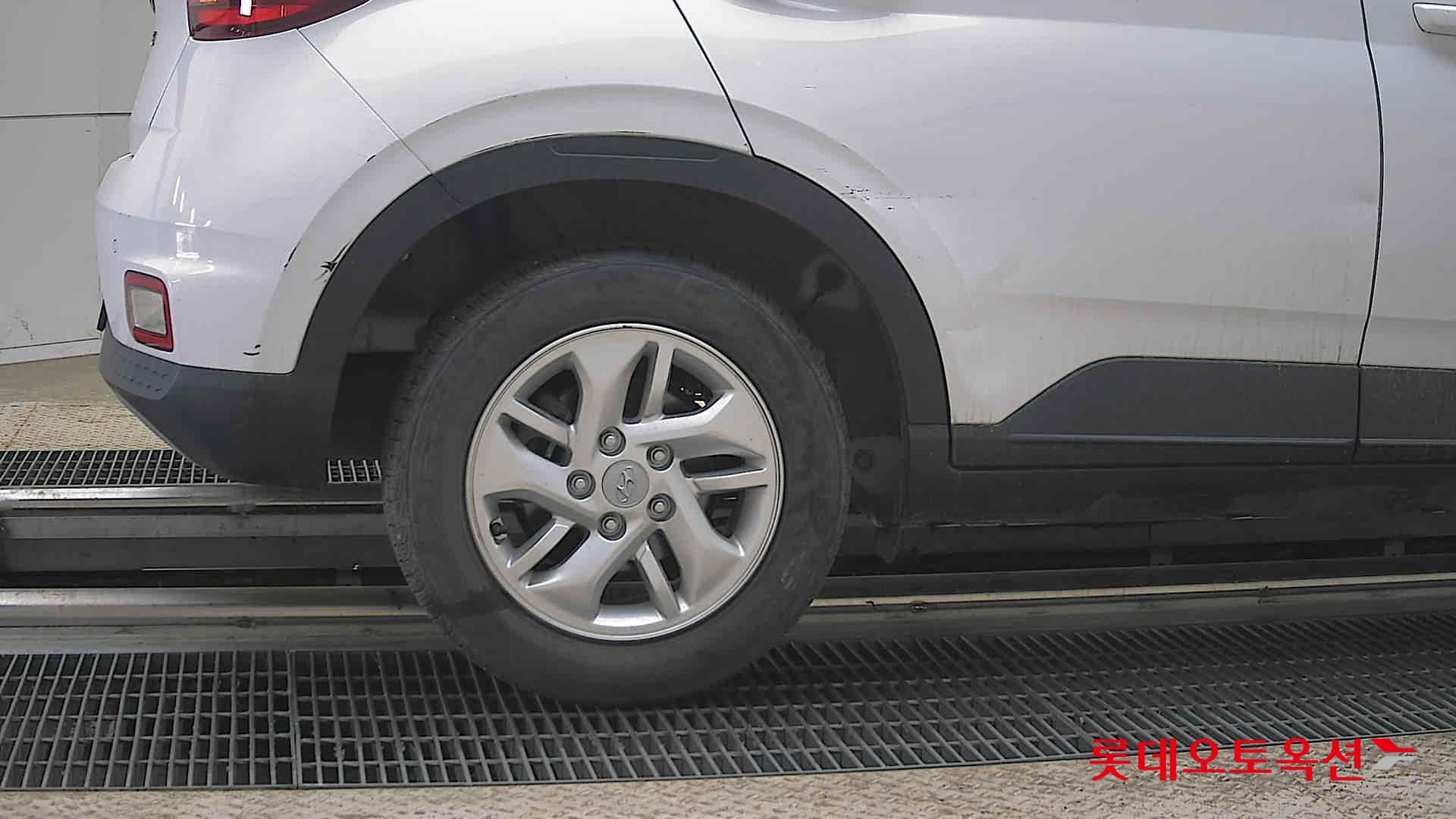 Hyundai Venue - 28