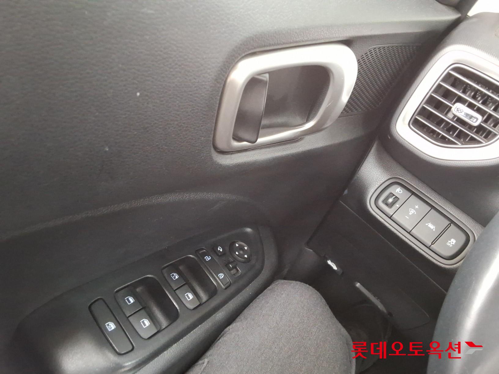 Hyundai Venue - 29