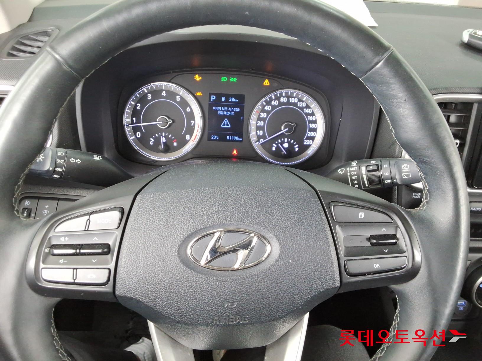Hyundai Venue - 30