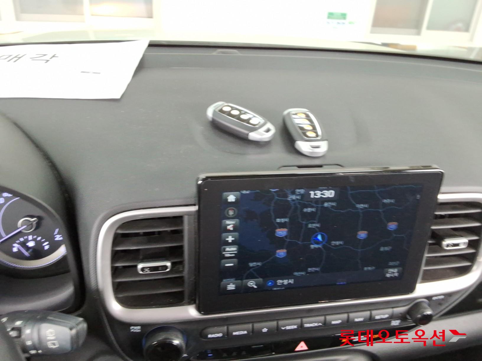 Hyundai Venue - 32