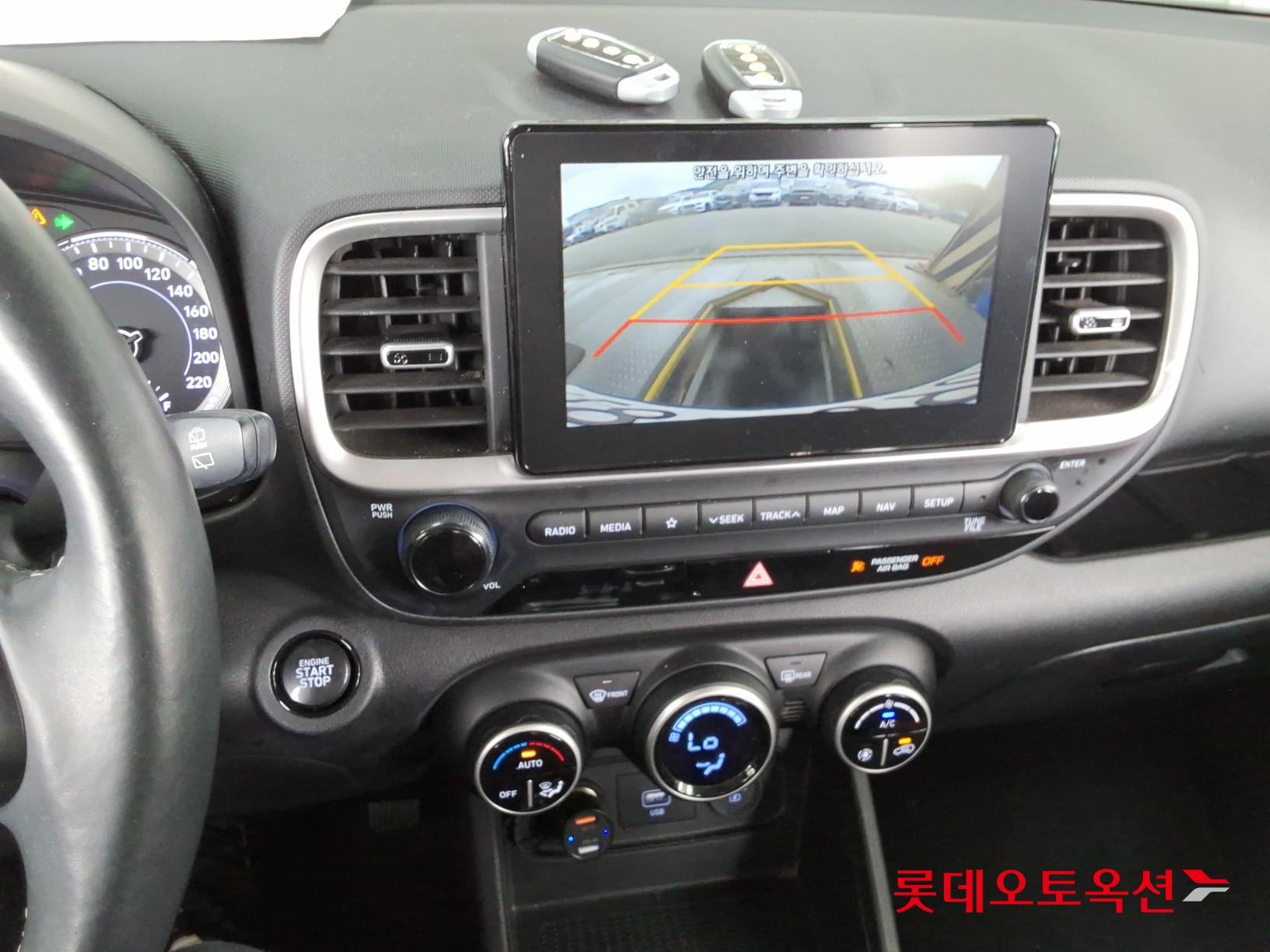 Hyundai Venue - 33
