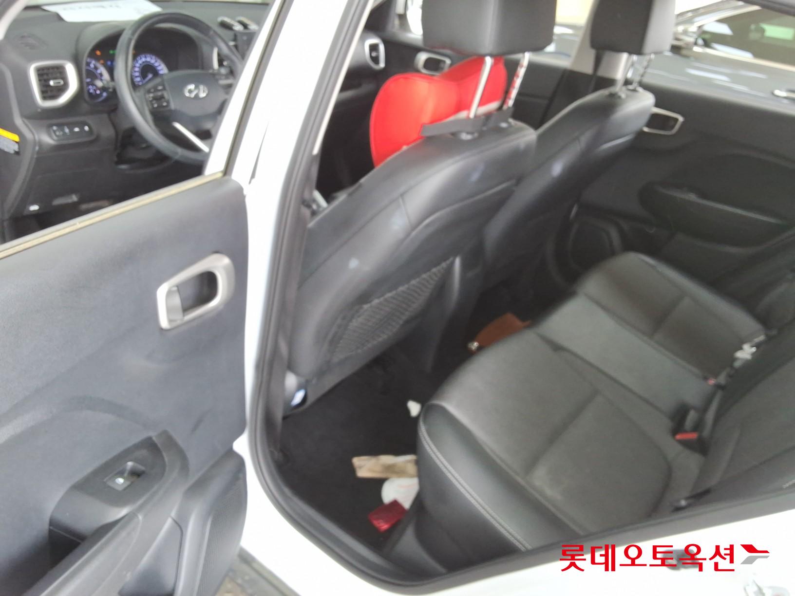 Hyundai Venue - 38
