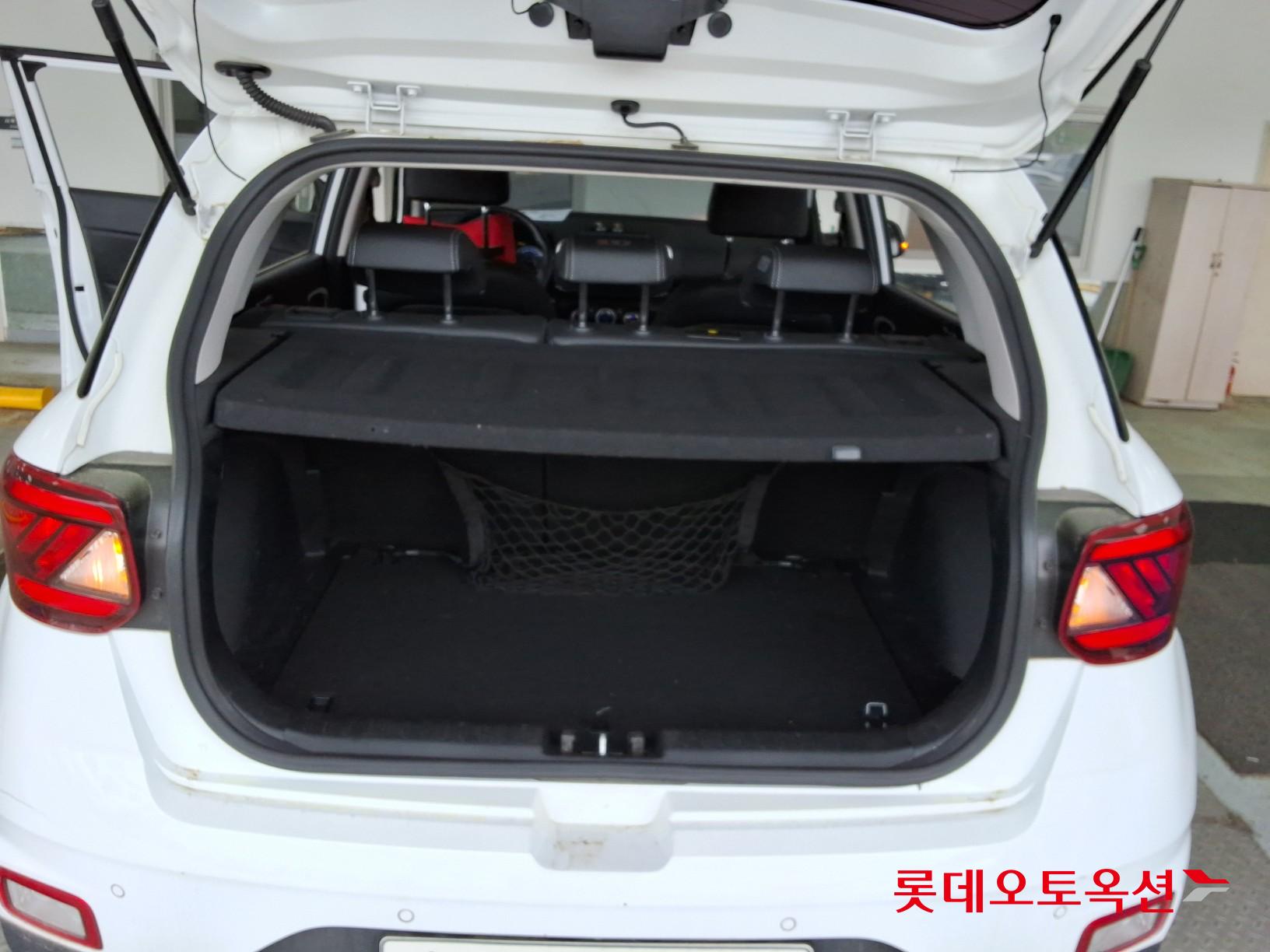 Hyundai Venue - 9