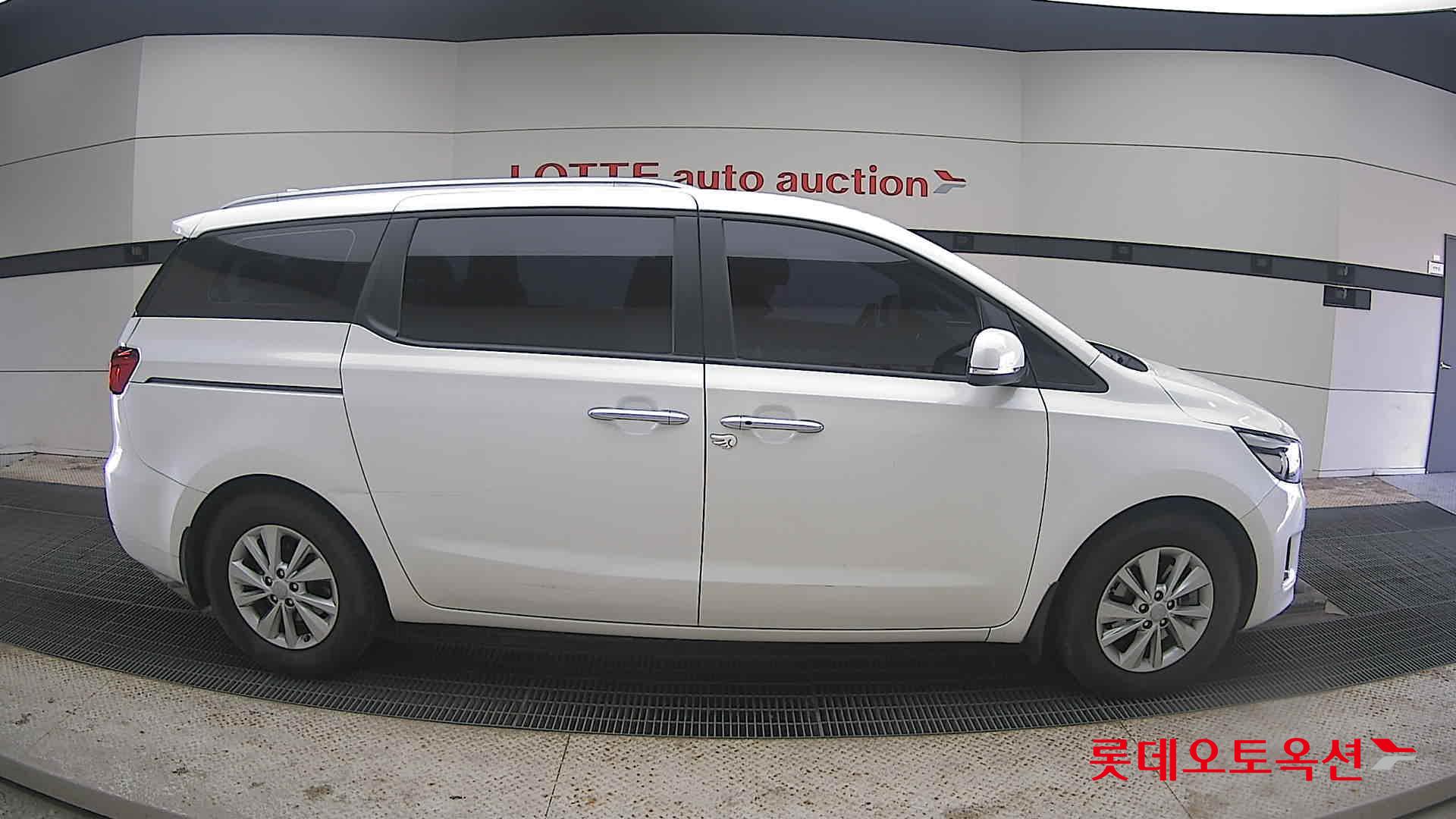 كيا نيو كارنيفال 2018 - صورة 21