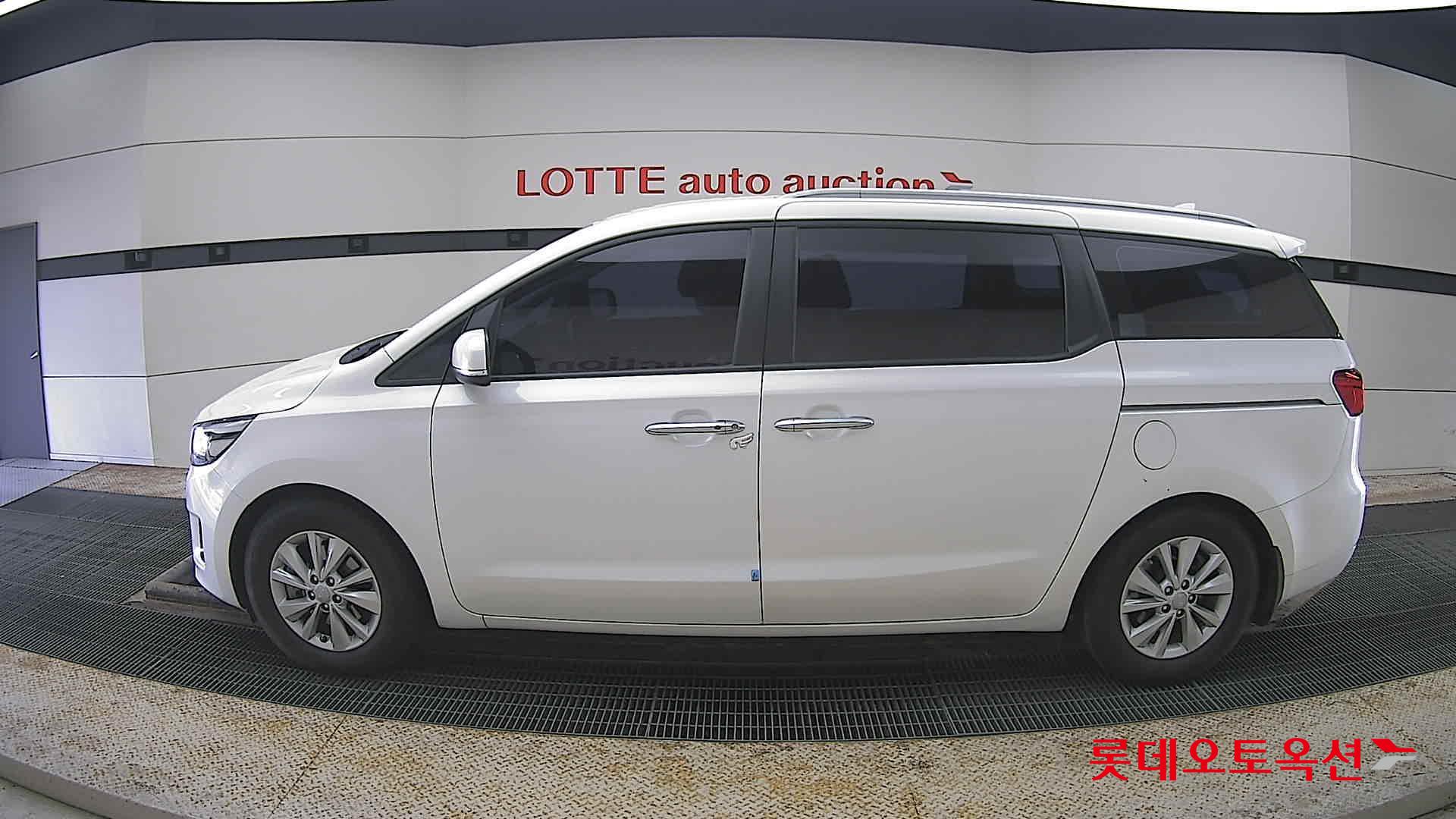 كيا نيو كارنيفال 2018 - صورة 13