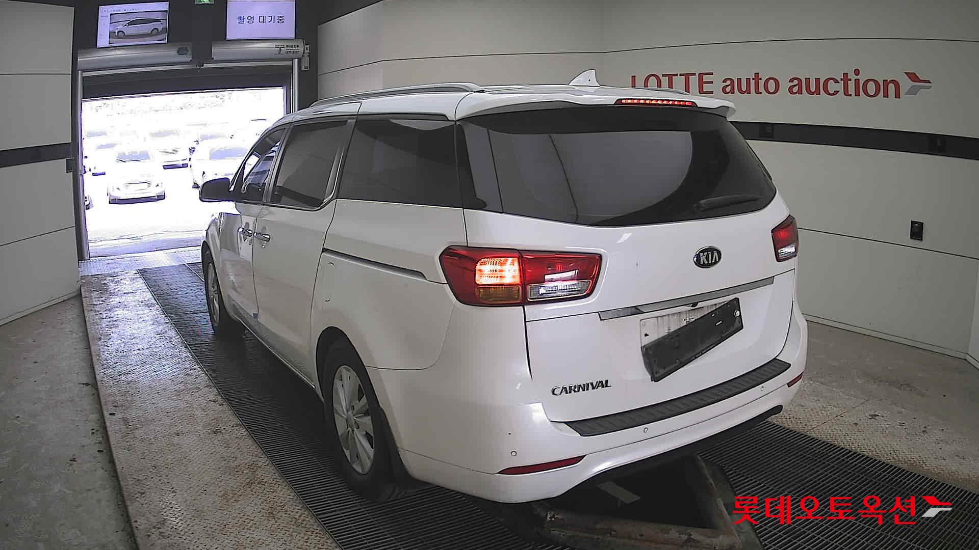 كيا نيو كارنيفال 2018 - صورة 16