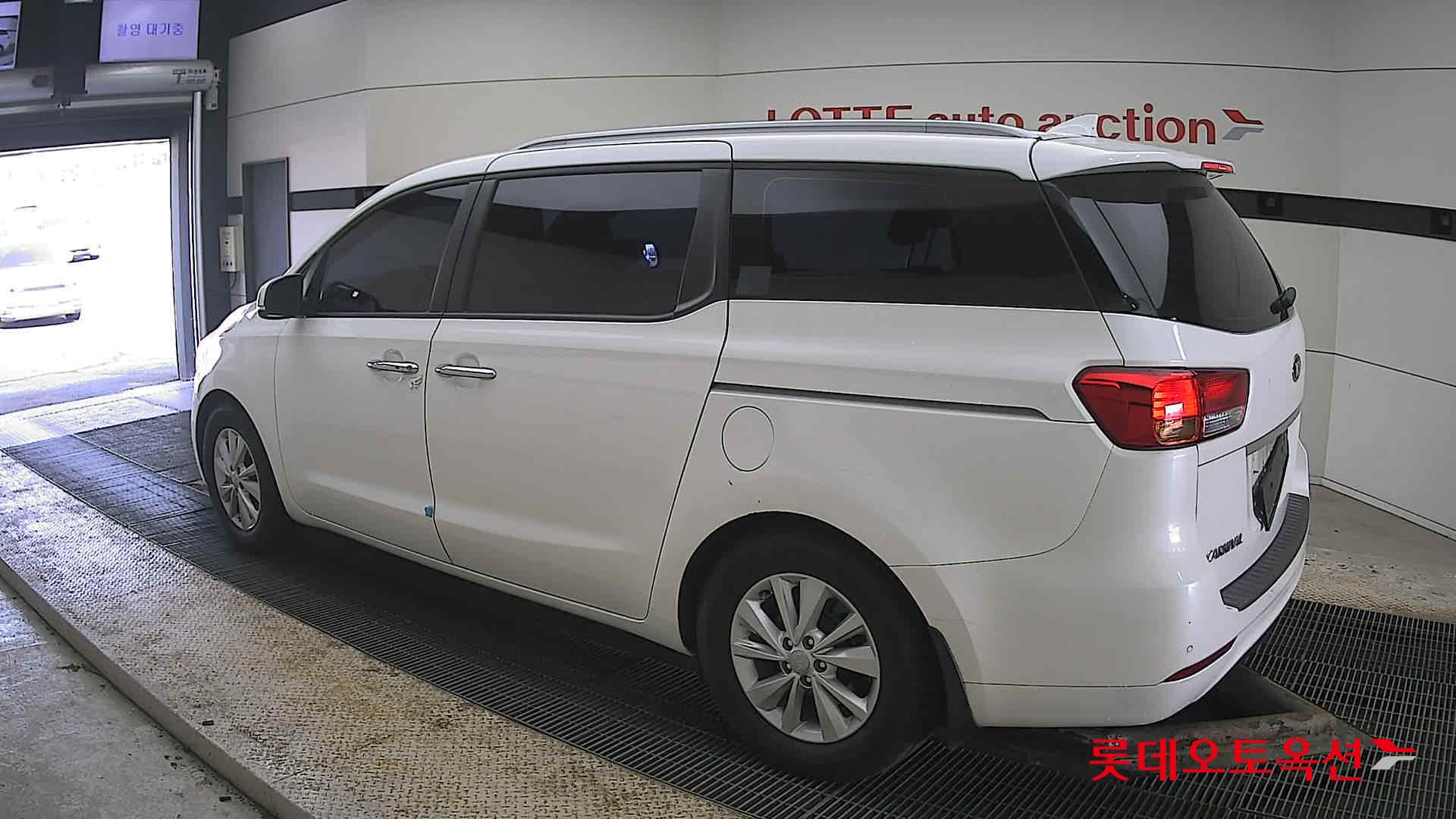 كيا نيو كارنيفال 2018 - صورة 15