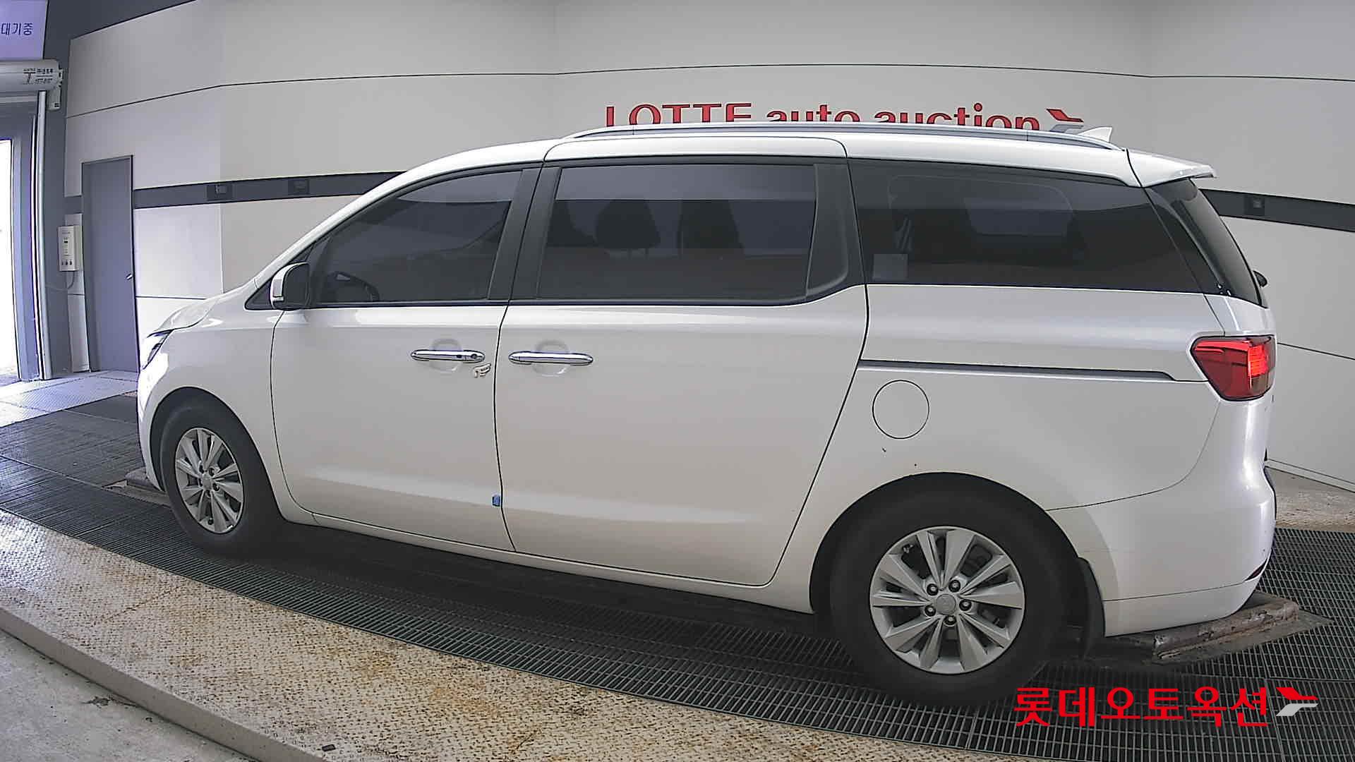 كيا نيو كارنيفال 2018 - صورة 14