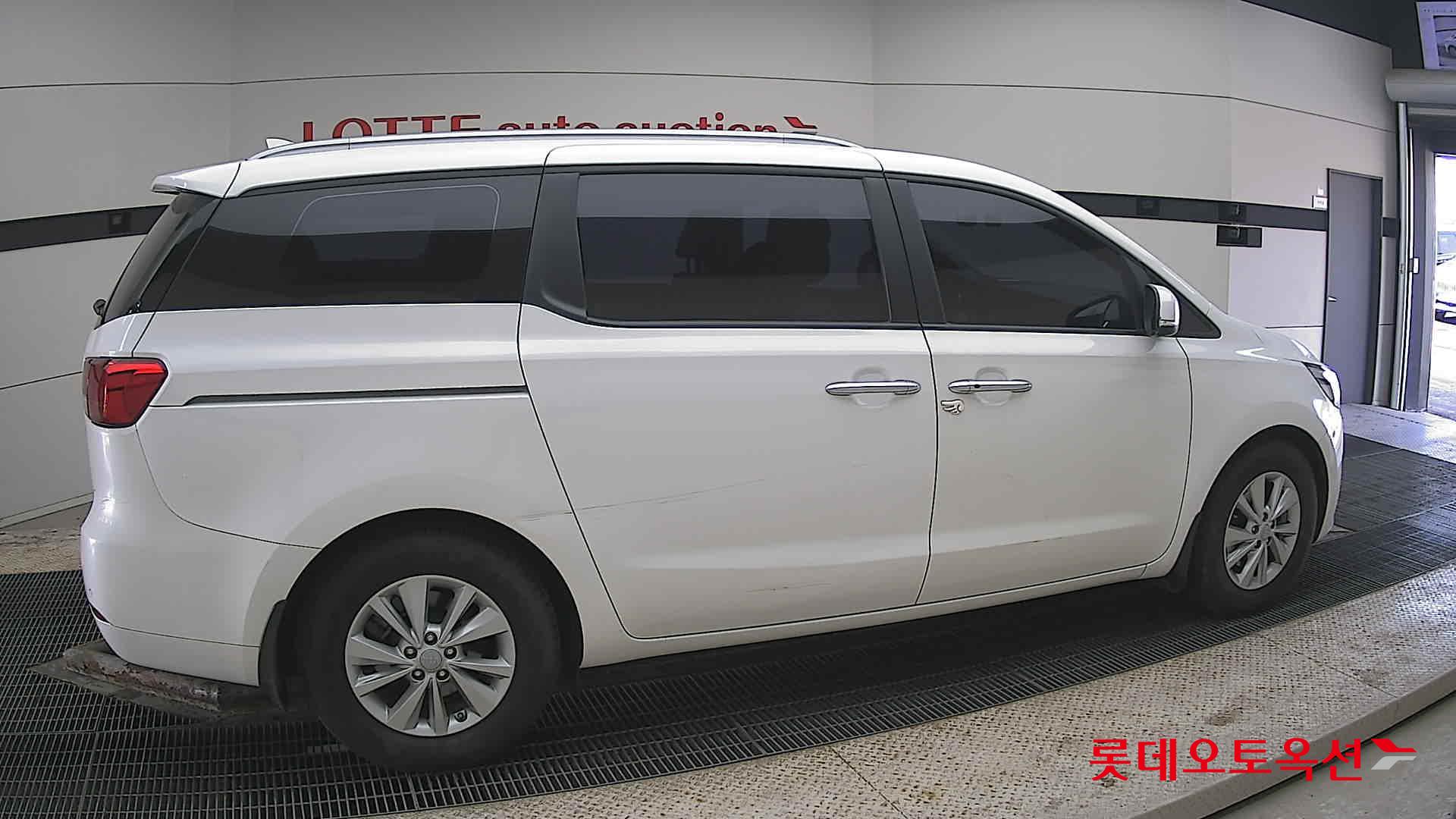 كيا نيو كارنيفال 2018 - صورة 20