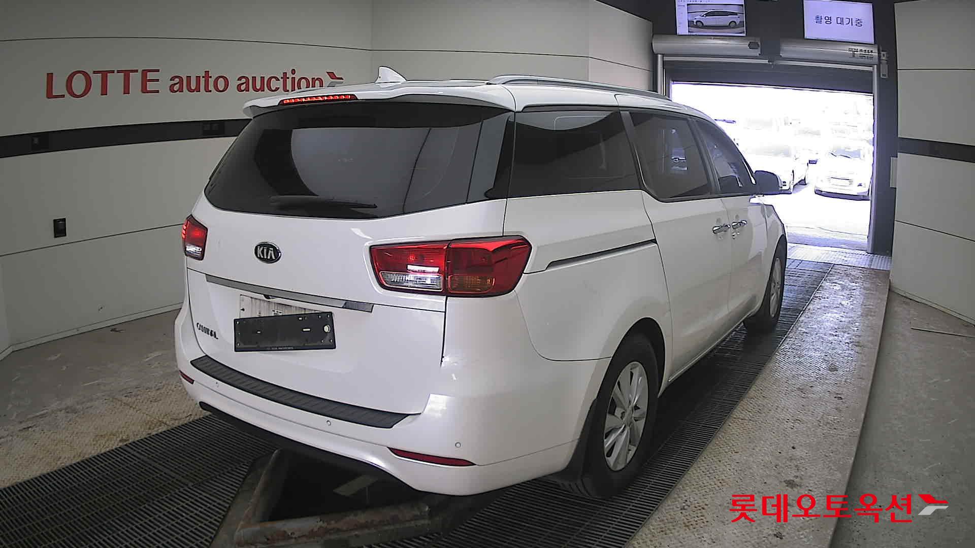 كيا نيو كارنيفال 2018 - صورة 18