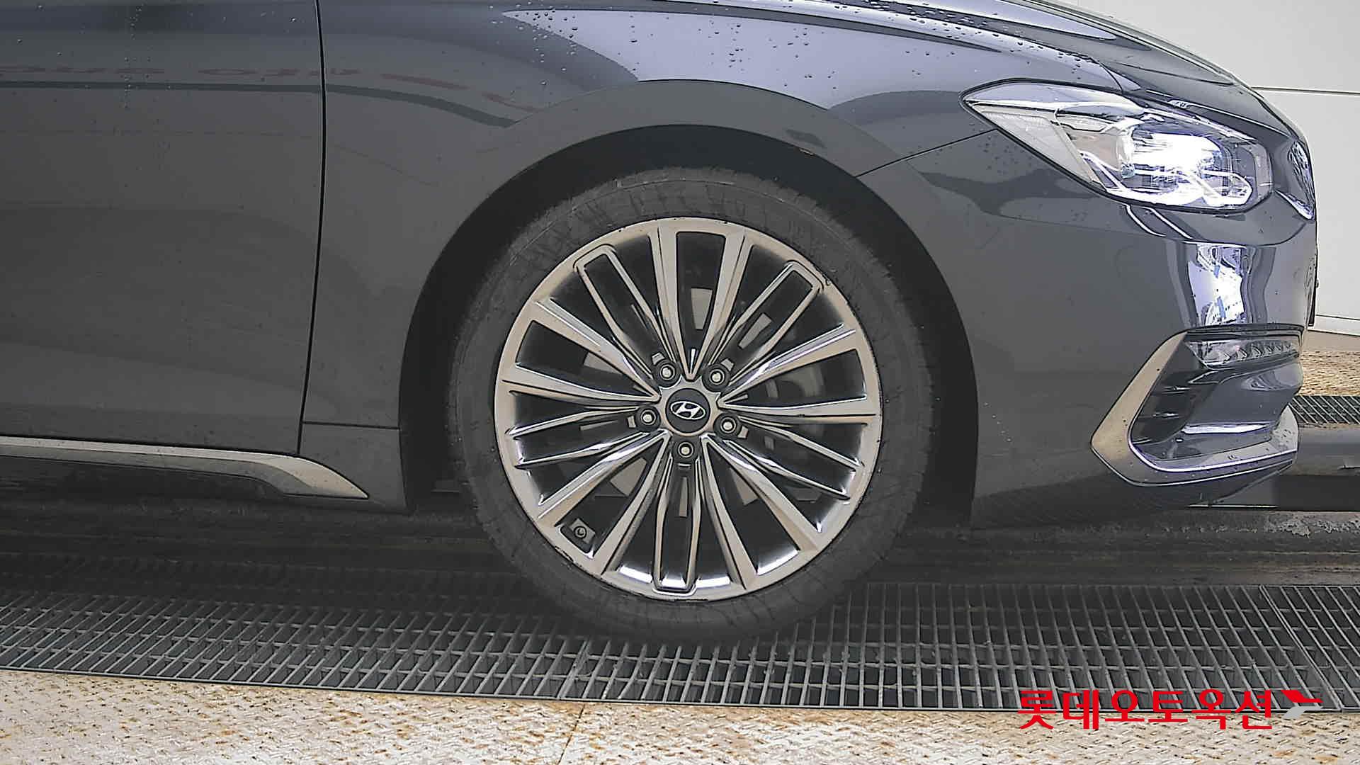 2018 - Hyundai GRANDEUR