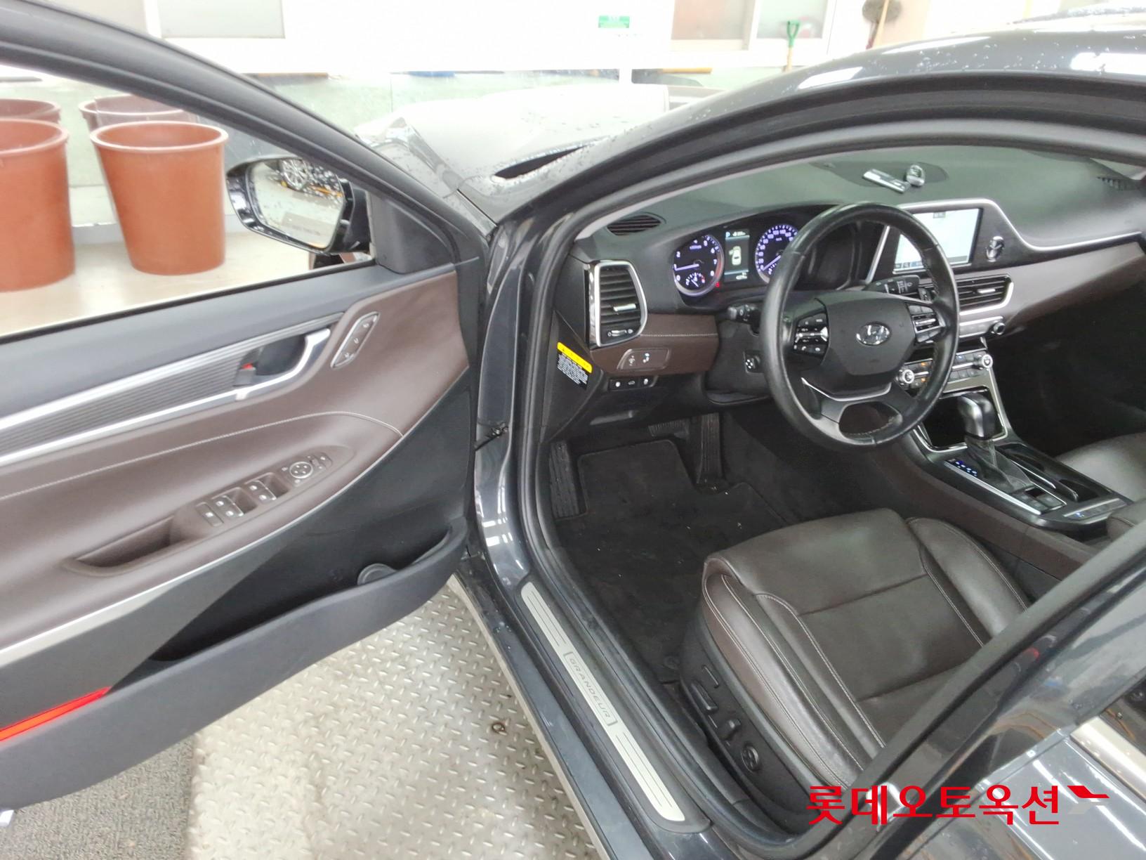 2018 - Hyundai GRANDEUR