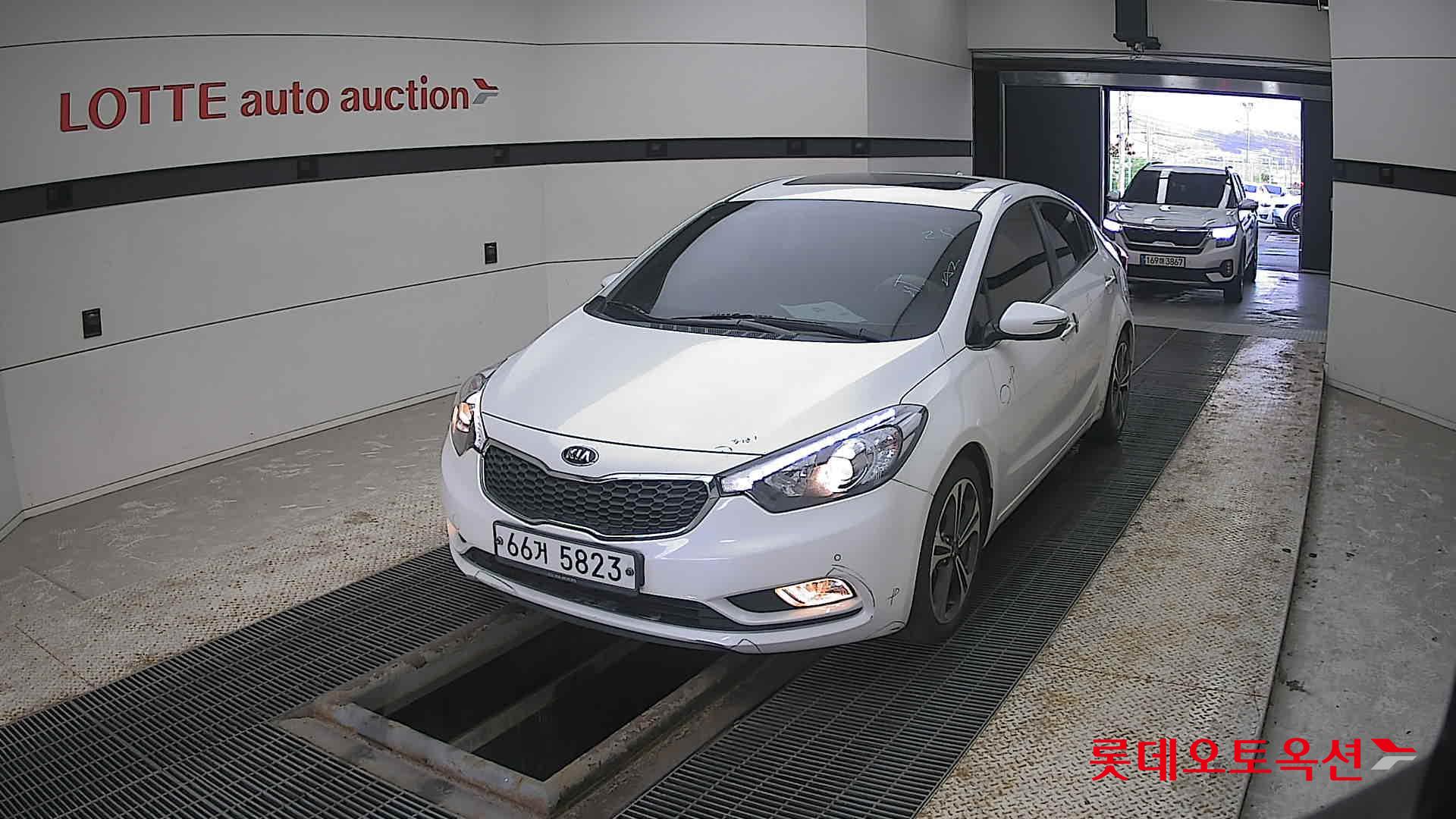 Kia K3 2015 - Image 10