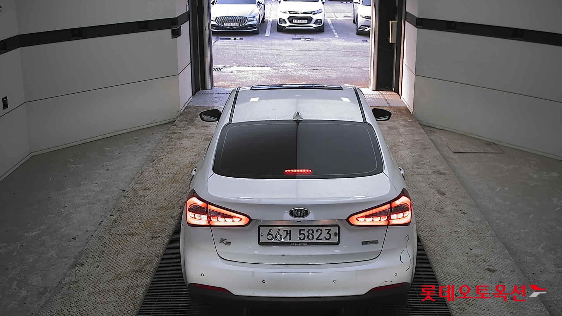 Kia K3 2015 - Image 17