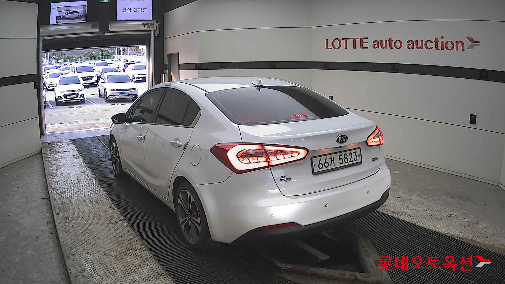 Kia K3 2015 - Image 16