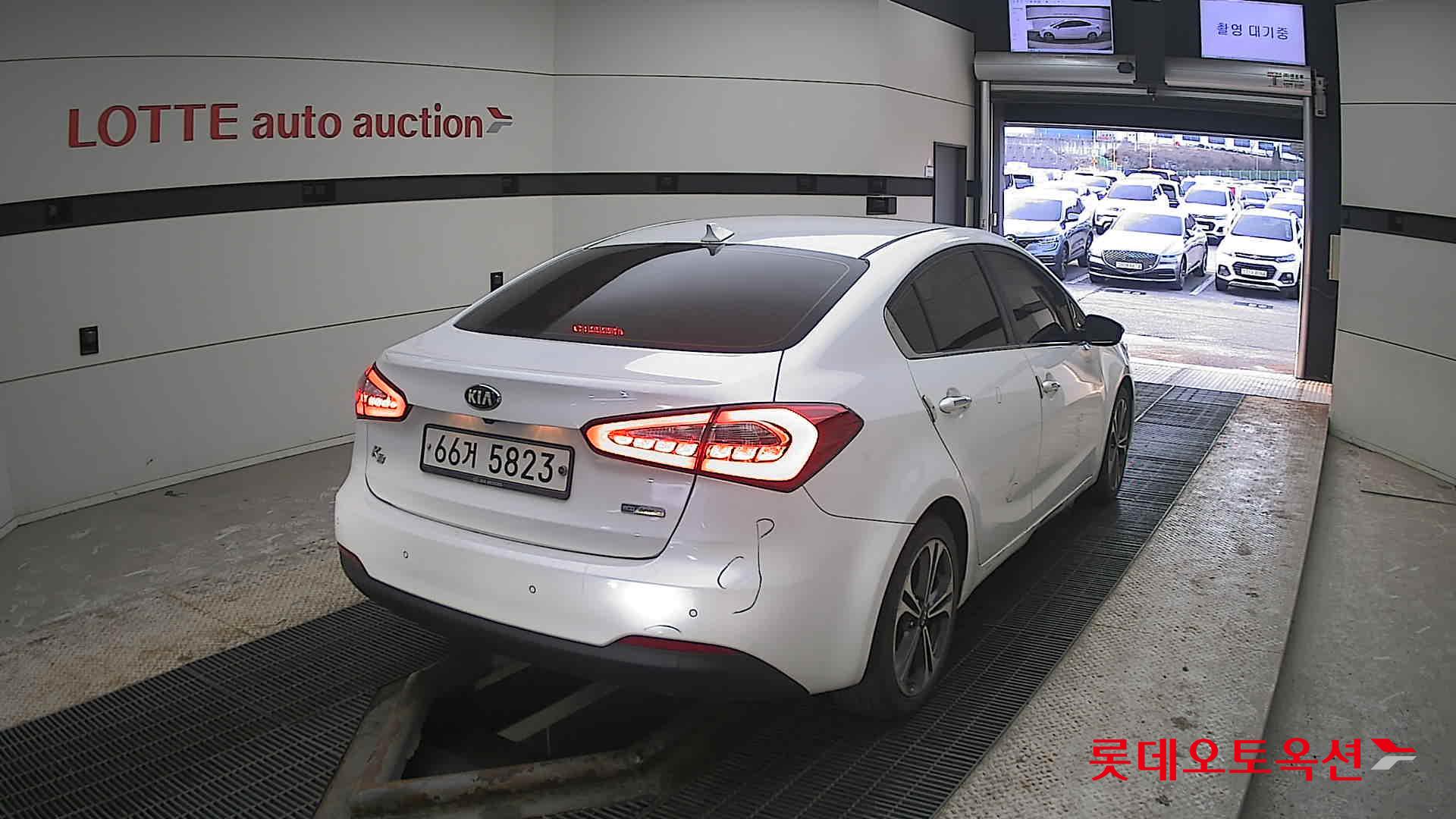 Kia K3 2015 - Image 18