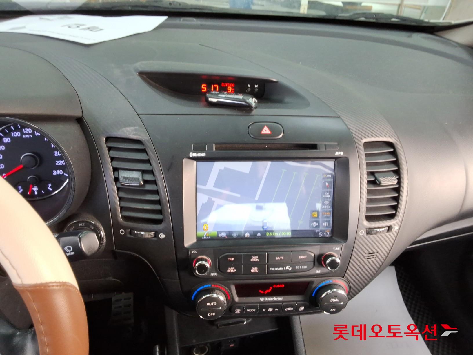 Kia K3 2015 - Image 32