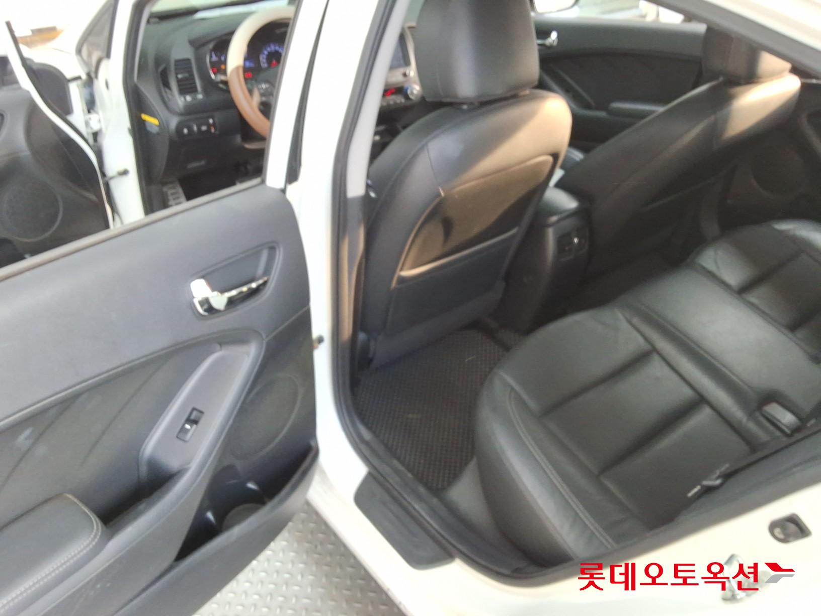 Kia K3 2015 - Image 37