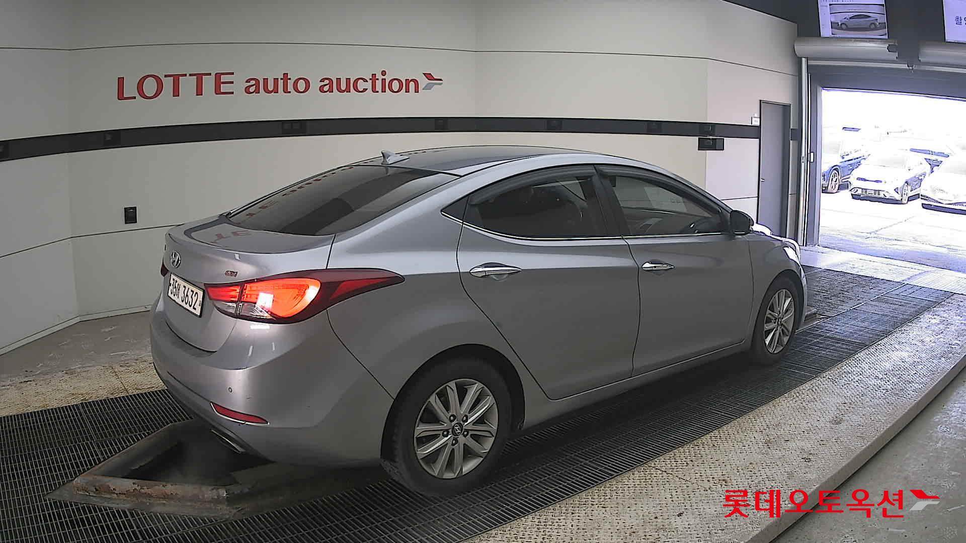 هيونداي إلانترا 2015 - صورة 19