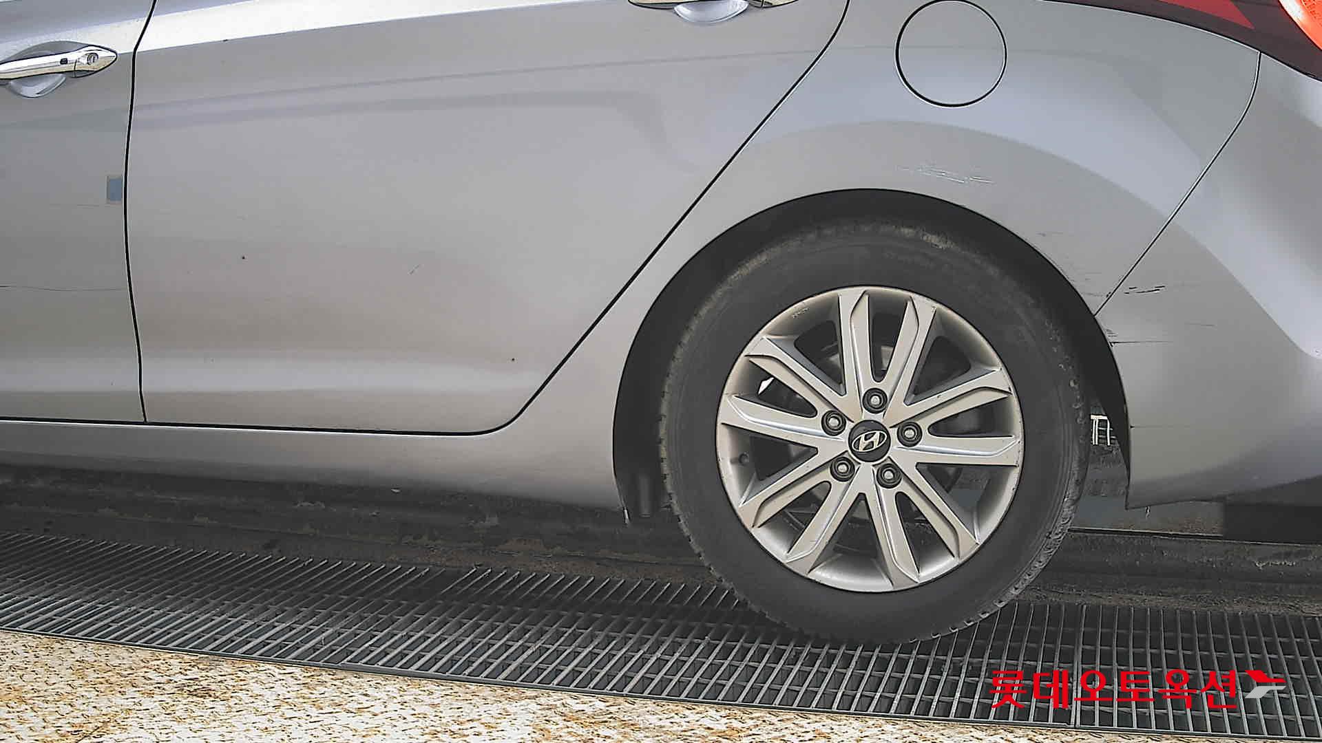 هيونداي إلانترا 2015 - صورة 26