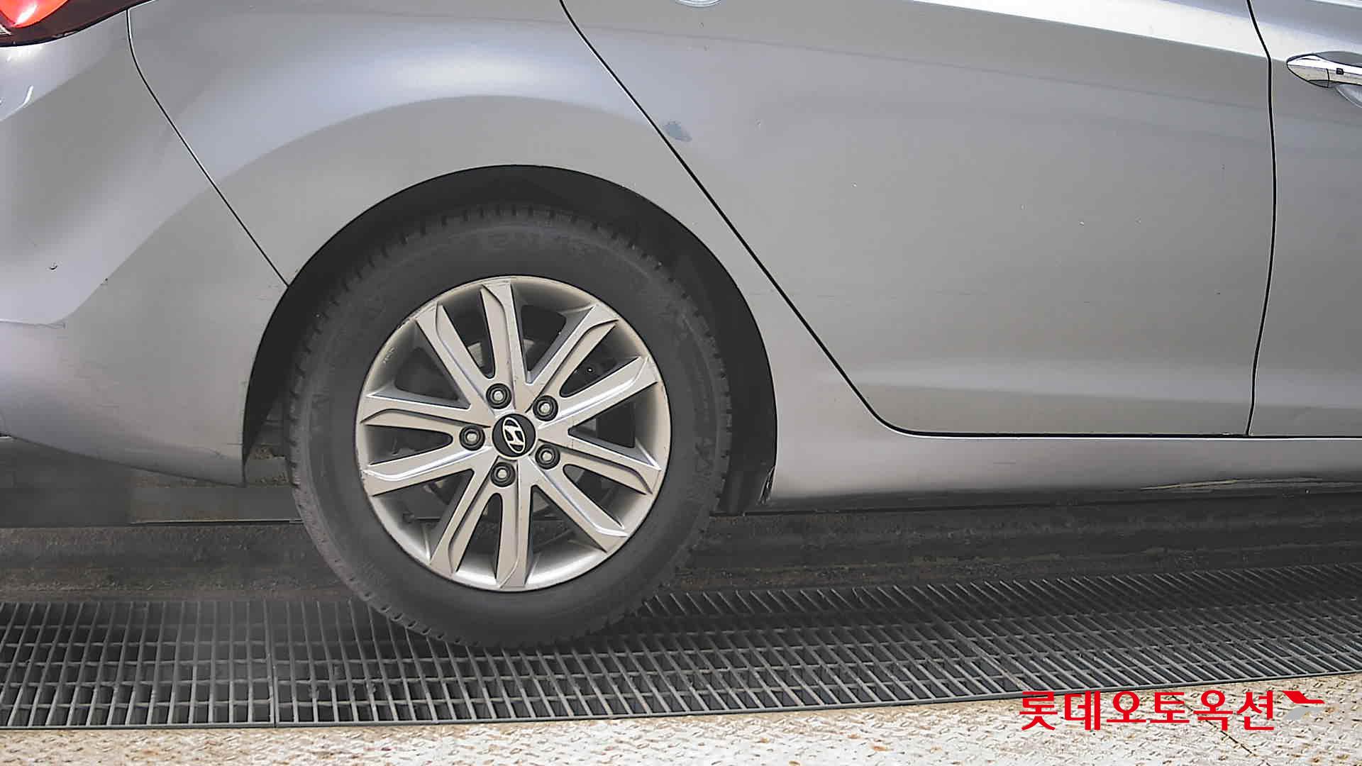 هيونداي إلانترا 2015 - صورة 28