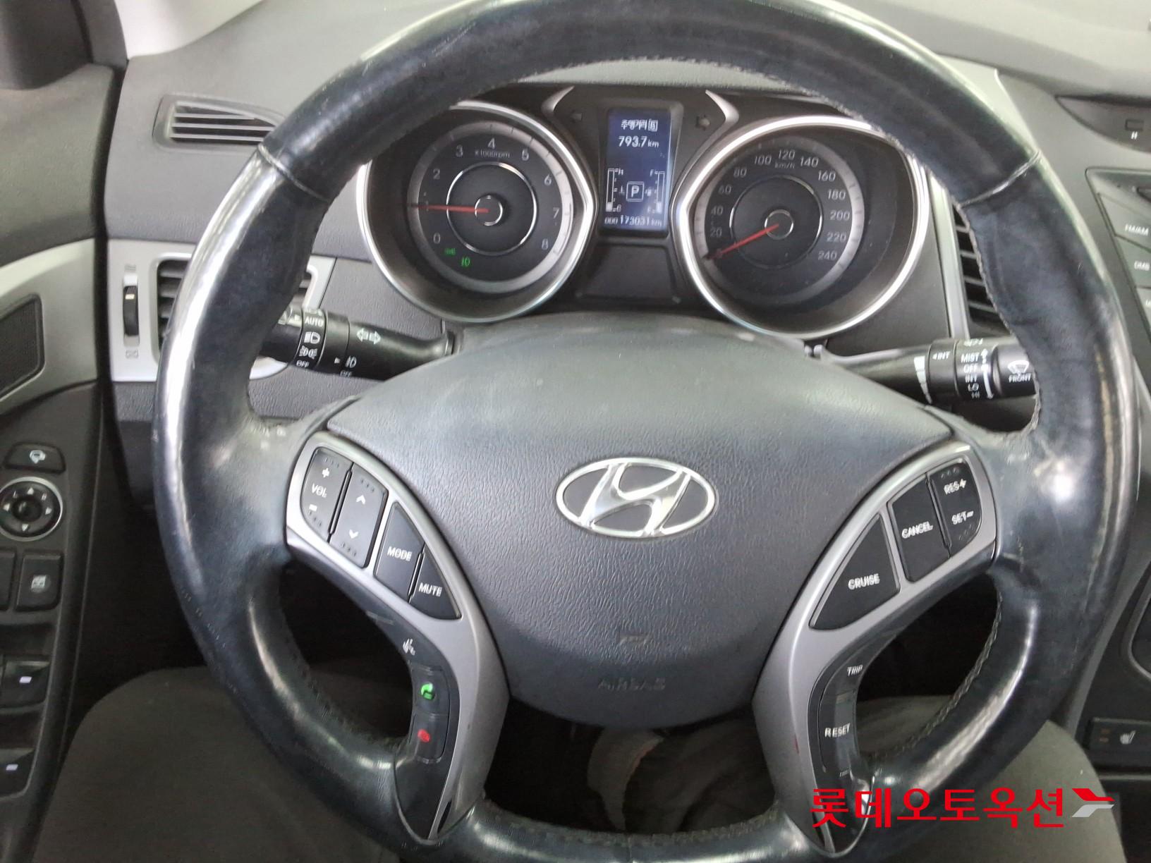 هيونداي إلانترا 2015 - صورة 30