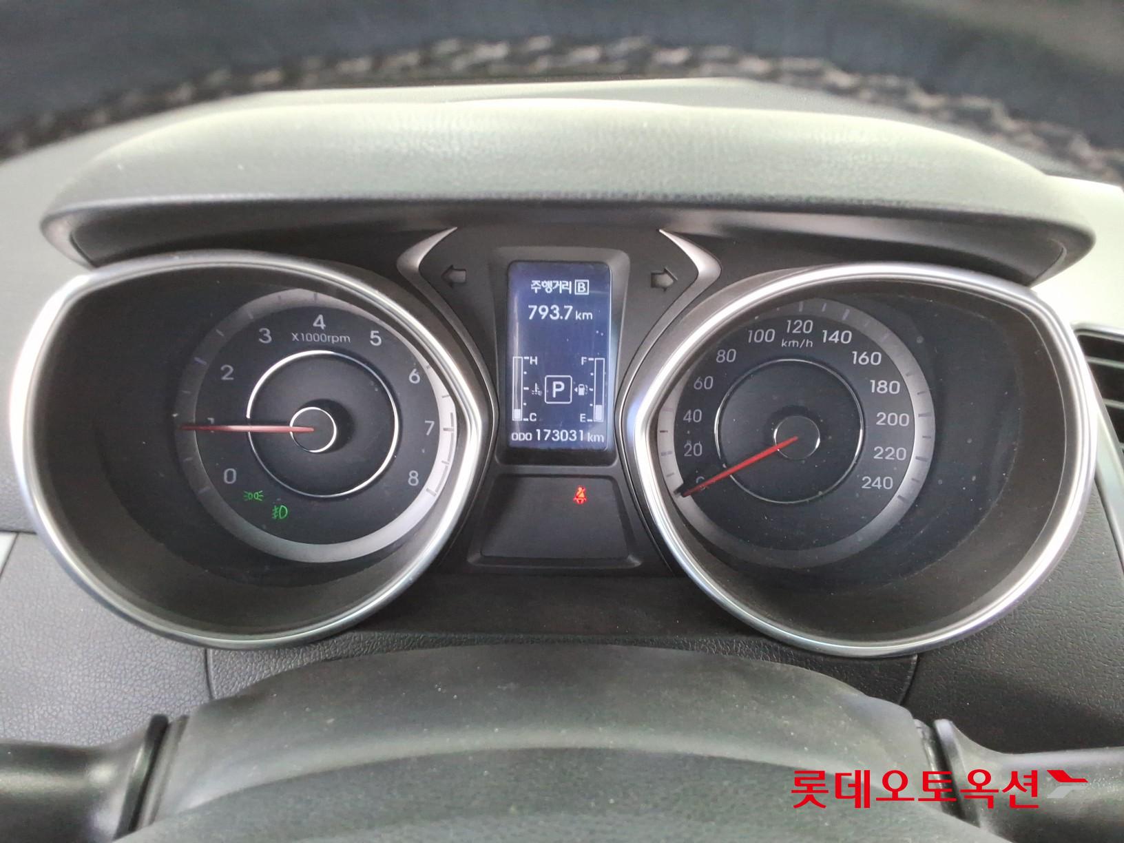 هيونداي إلانترا 2015 - صورة 31