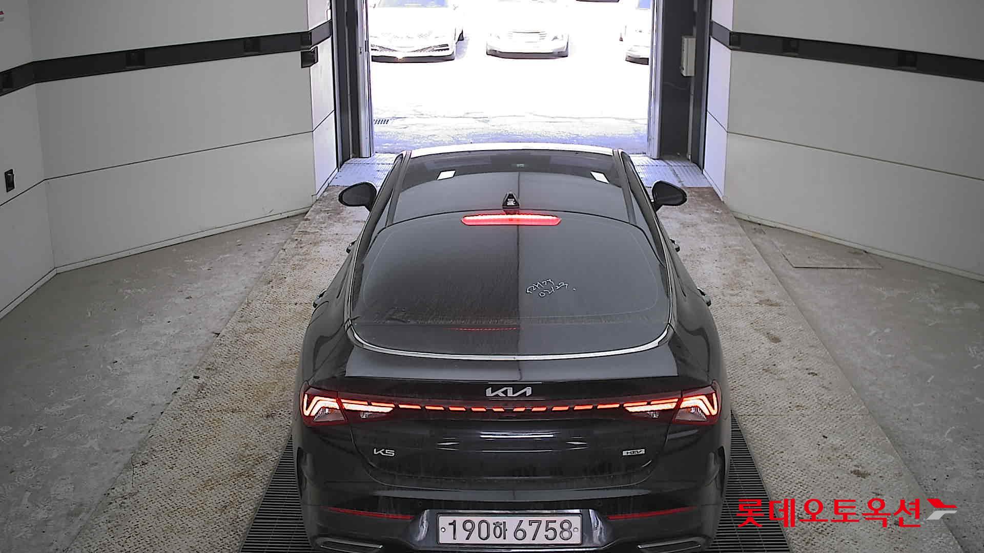 كيا K5 2023 - صورة 17