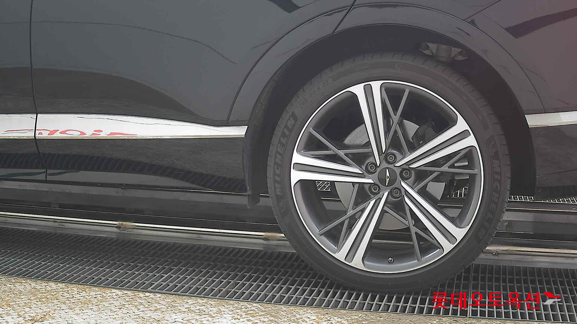 جينسس جي في 80