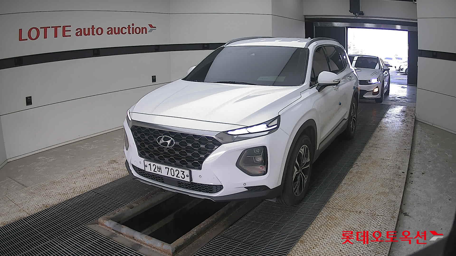 Hyundai Santa Fe 2019 Белый из Кореи