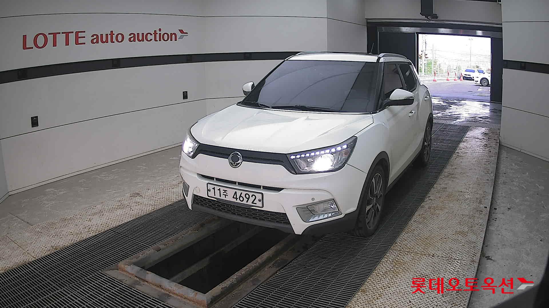 KG Mobility Tivoli 2015 - Image 10