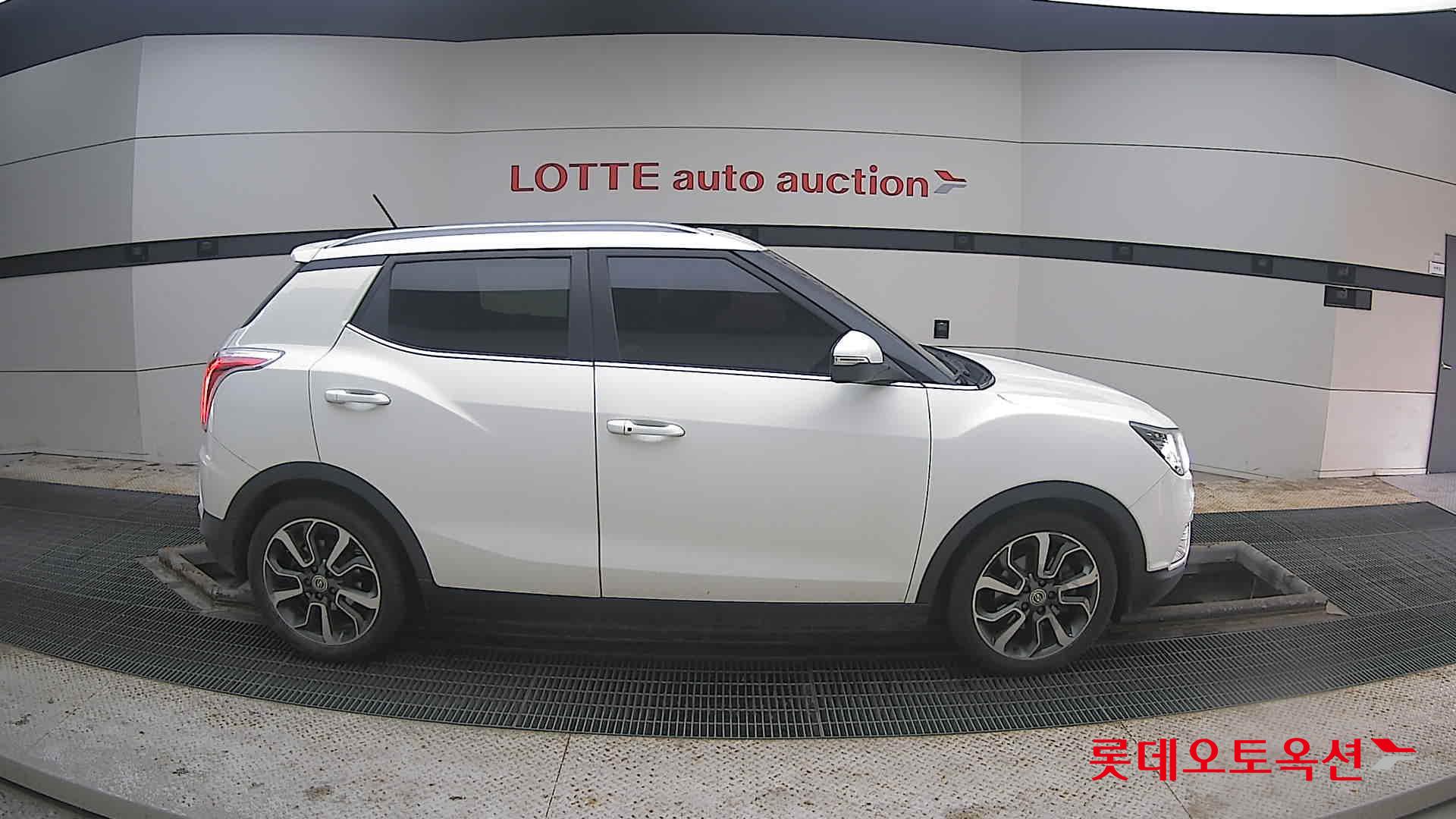 KG Mobility Tivoli 2015 - Image 21