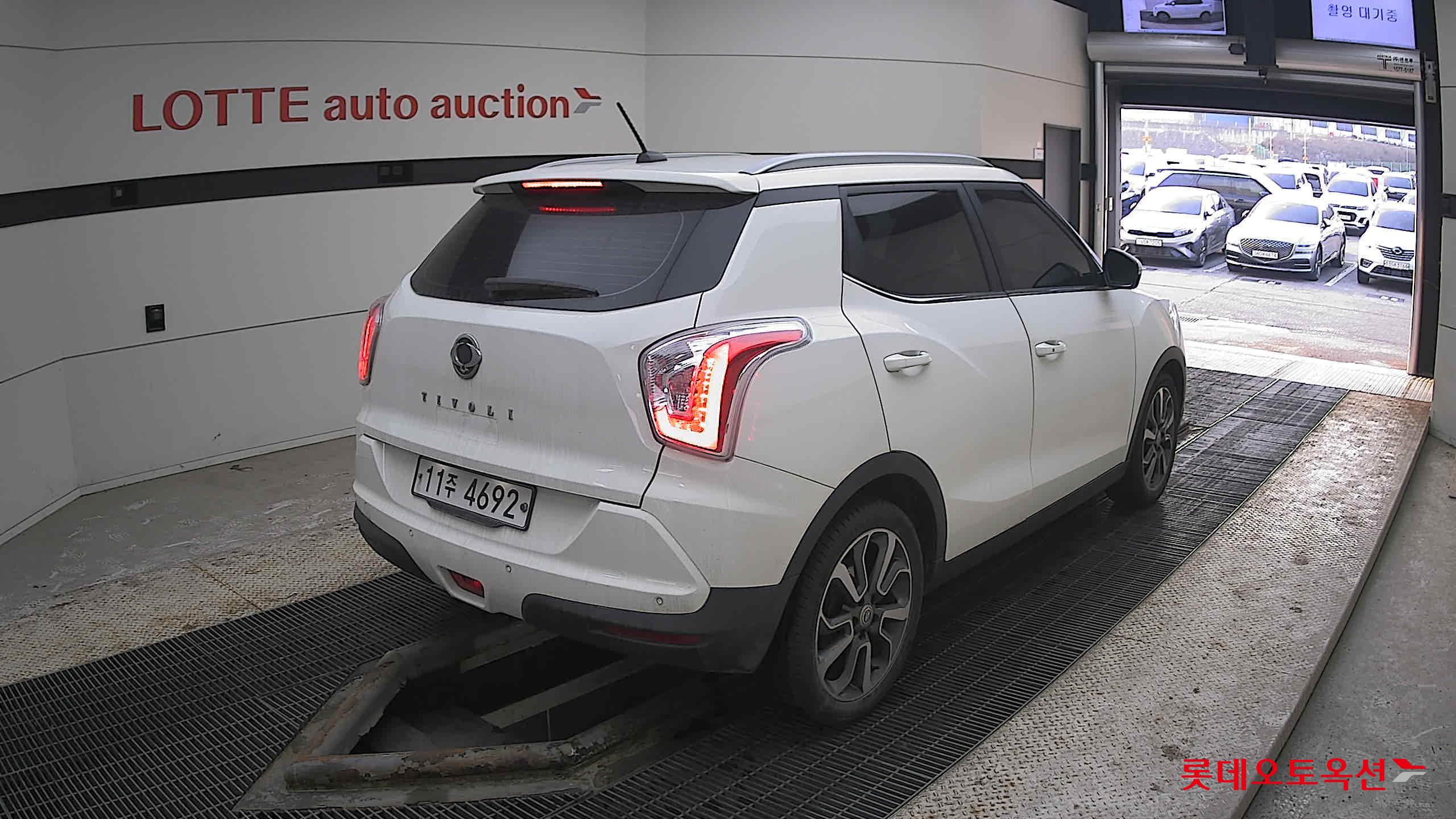 KG Mobility Tivoli 2015 - Image 5
