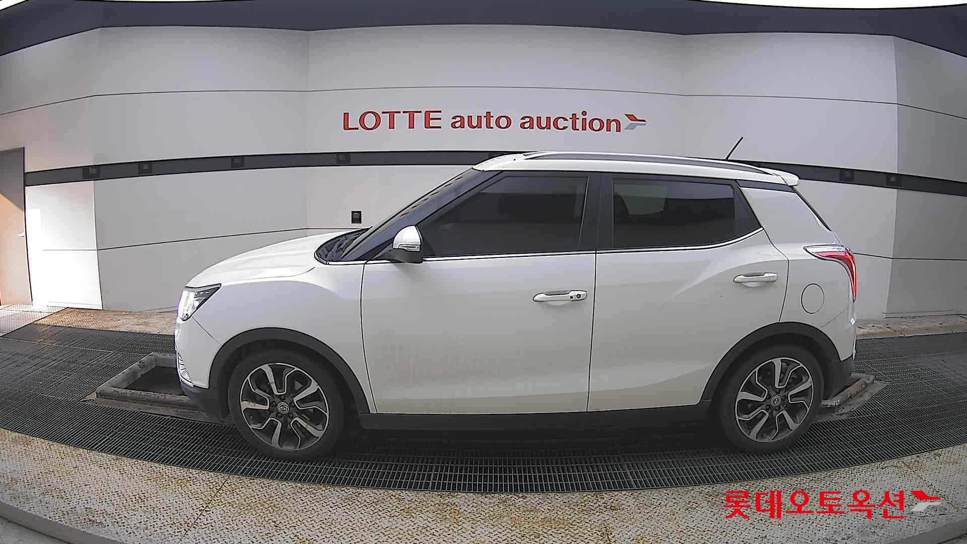 KG Mobility Tivoli 2015 - Image 13