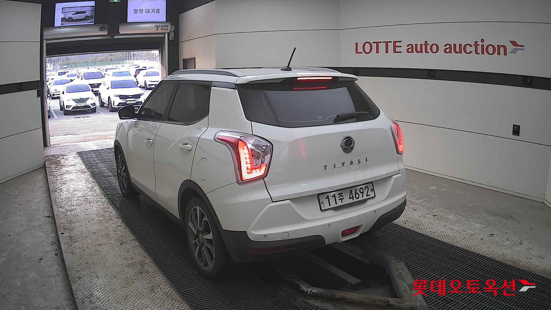 KG Mobility Tivoli 2015 - Image 16