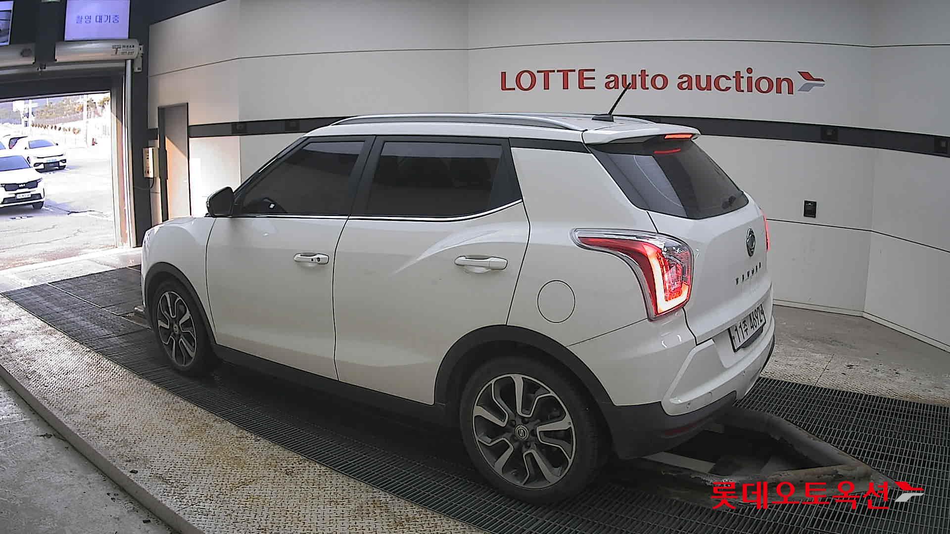 KG Mobility Tivoli 2015 - Image 15