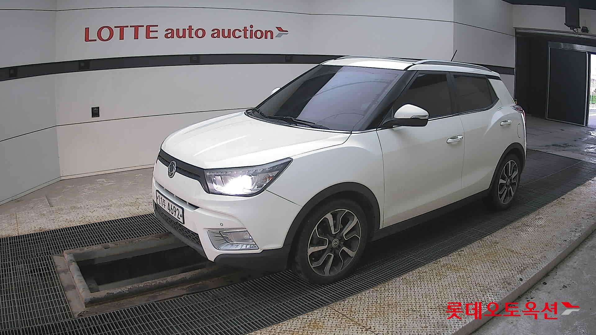 KG Mobility Tivoli 2015 - Image 11
