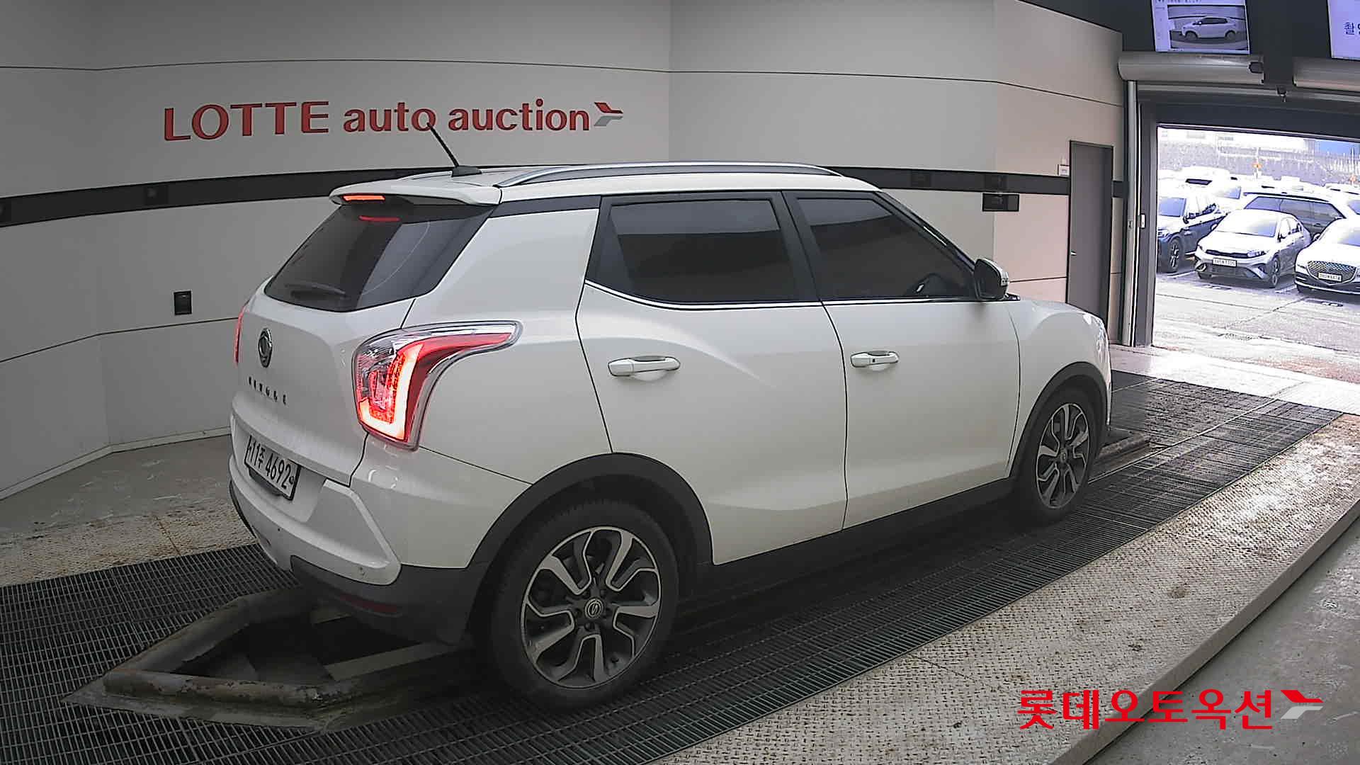 KG Mobility Tivoli 2015 - Image 19