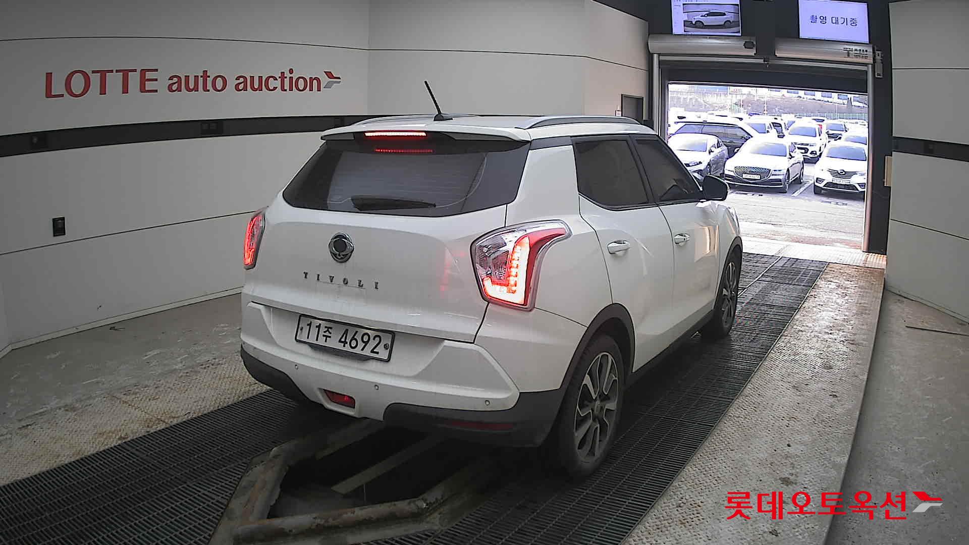 KG Mobility Tivoli 2015 - Image 18