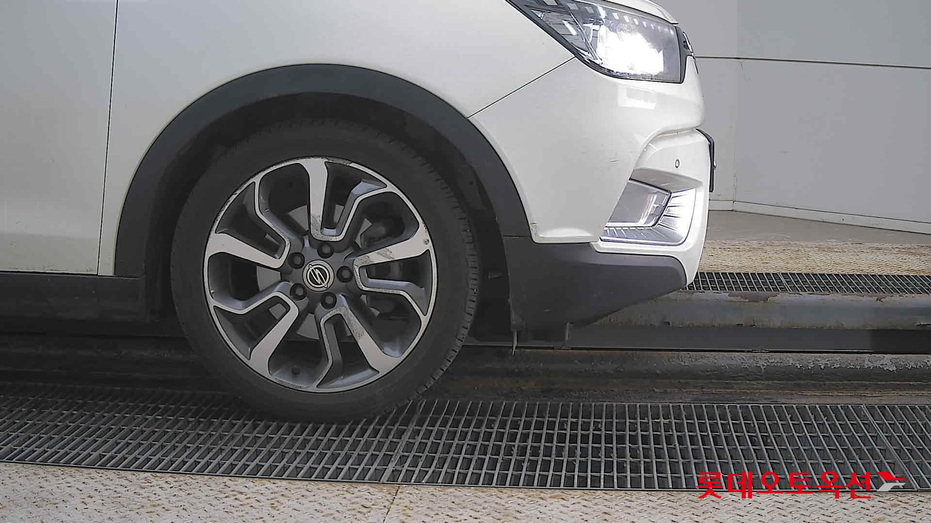 KG Mobility Tivoli 2015 - Image 27