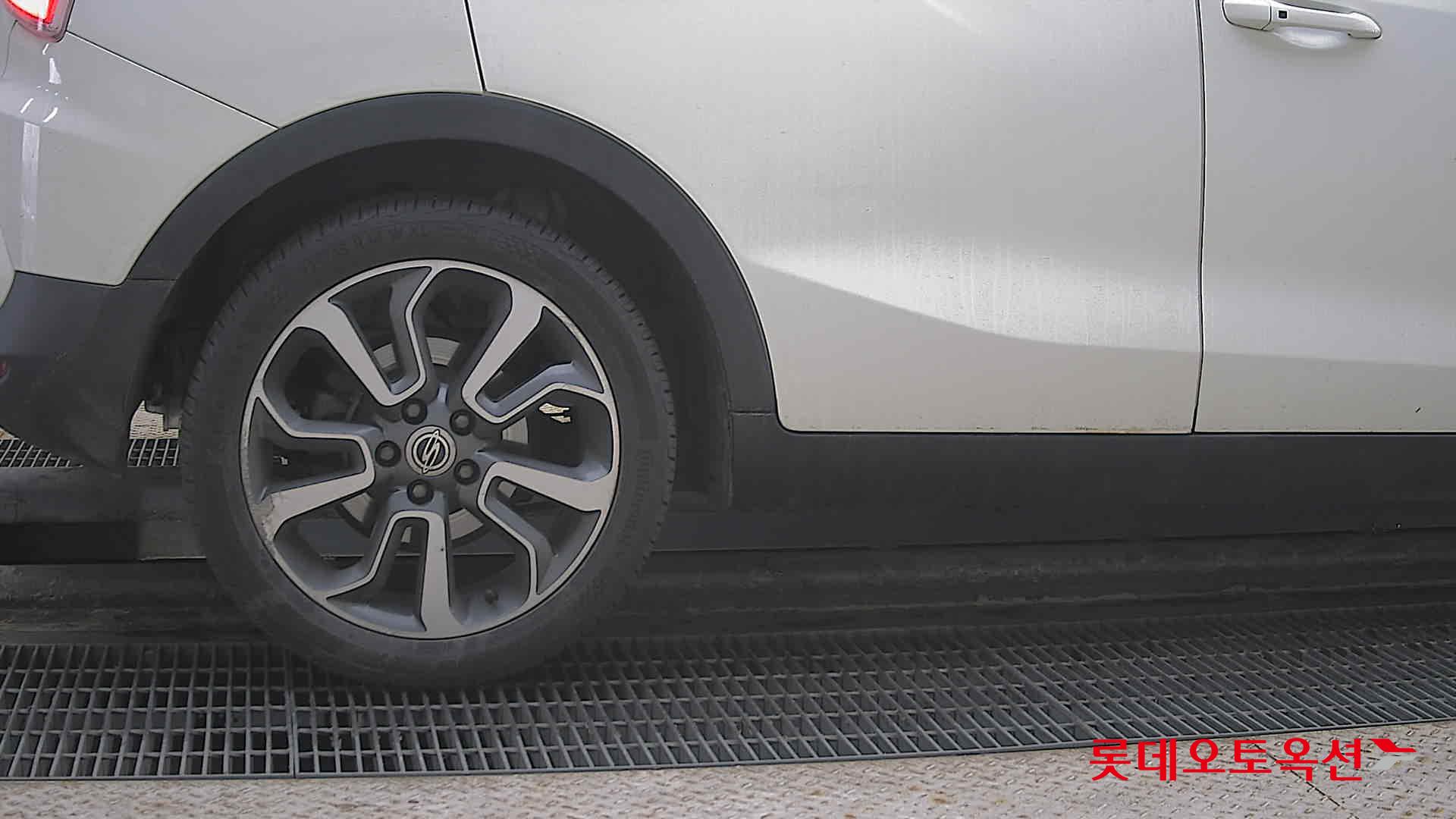 KG Mobility Tivoli 2015 - Image 28