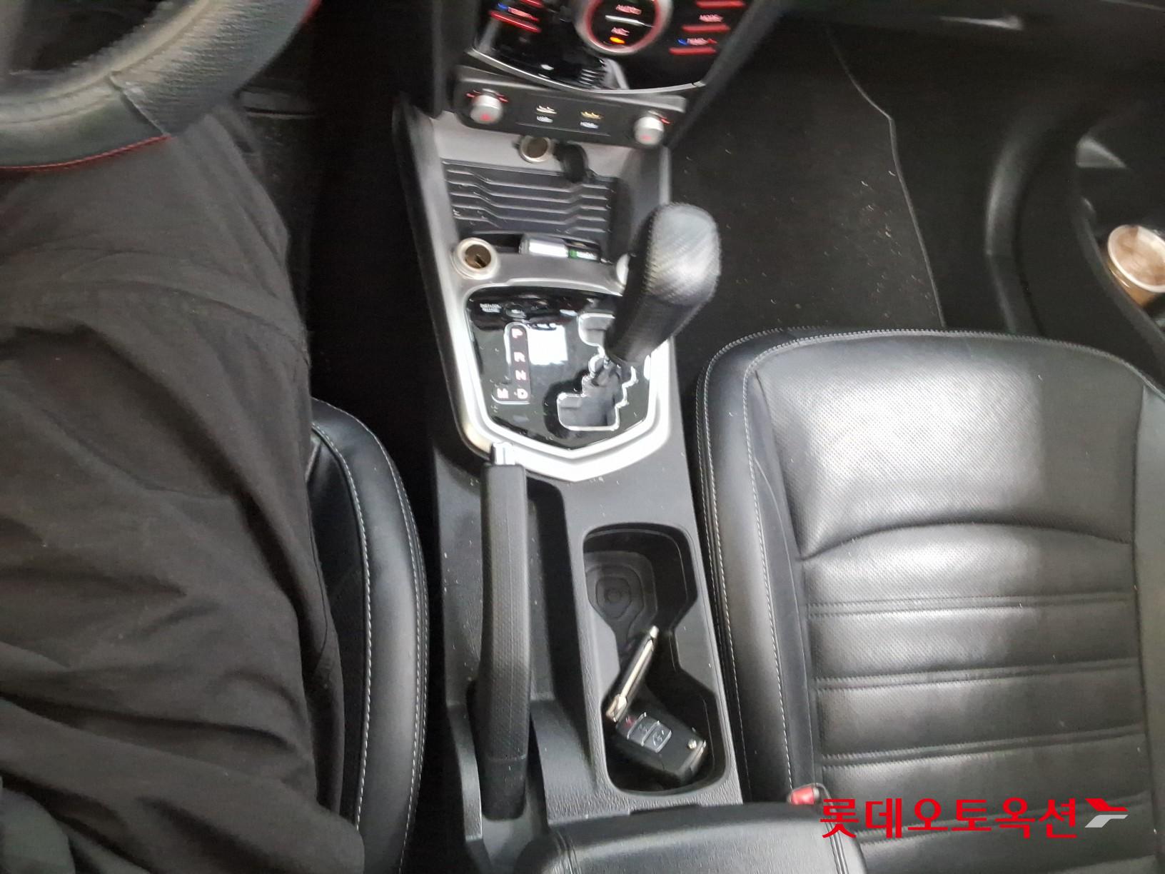 KG Mobility Tivoli 2015 - Image 32