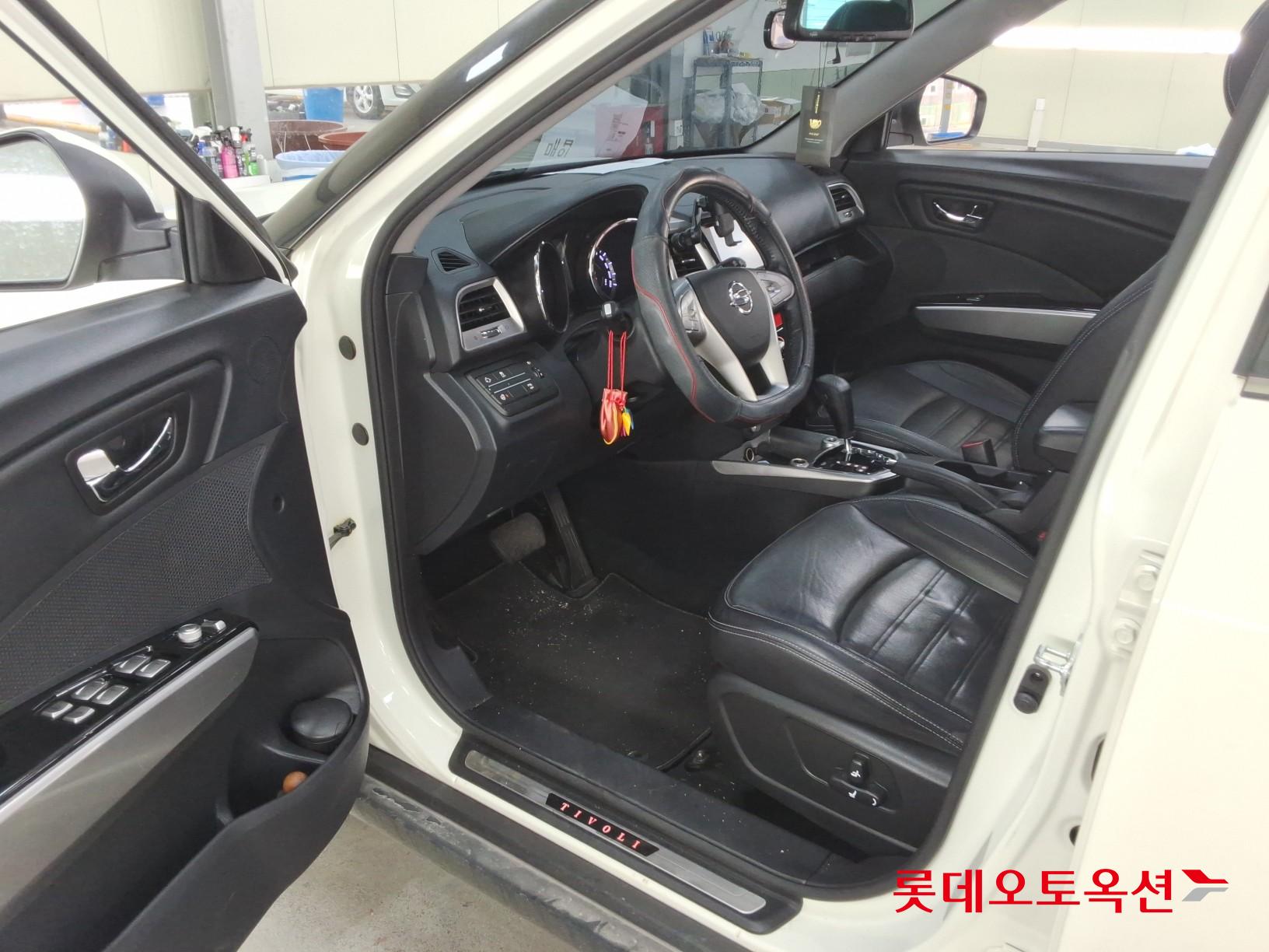 KG Mobility Tivoli 2015 - Image 35