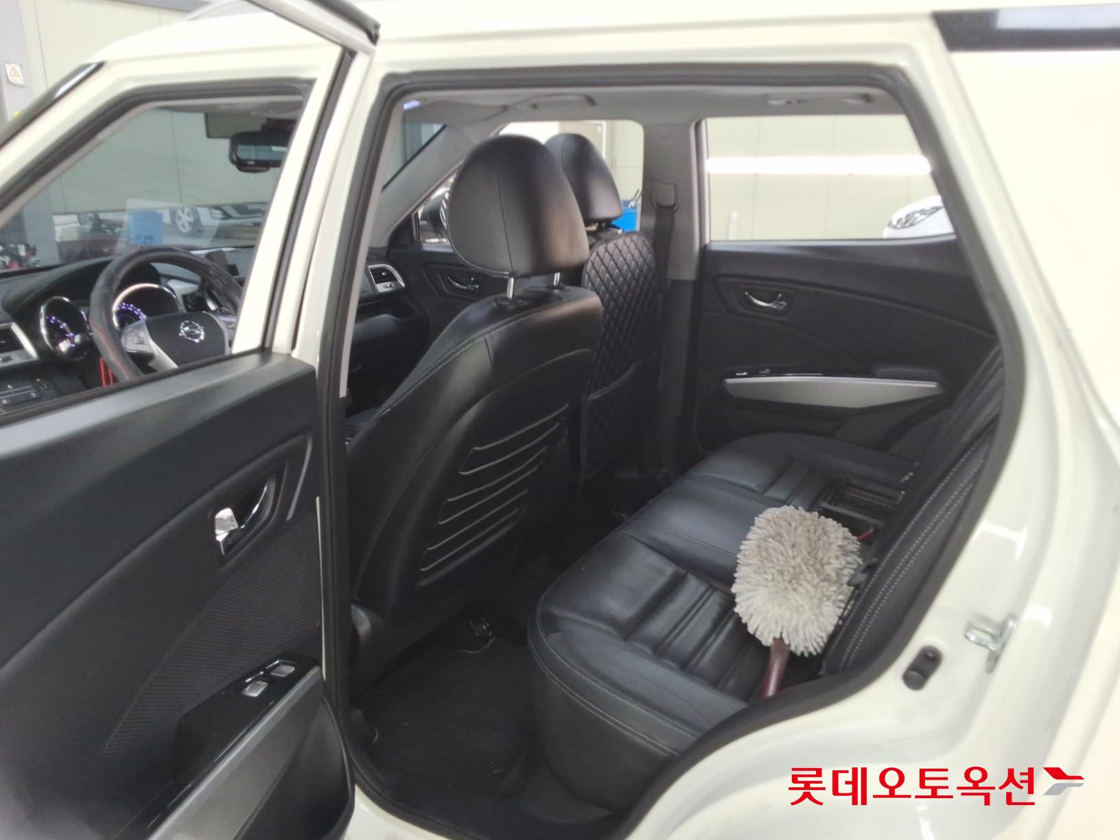 KG Mobility Tivoli 2015 - Image 36