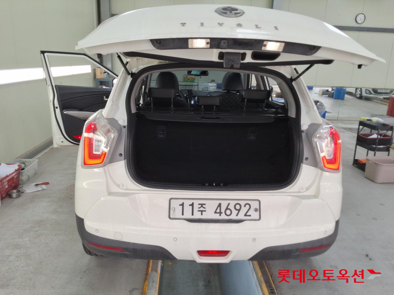 KG Mobility Tivoli 2015 - Image 9