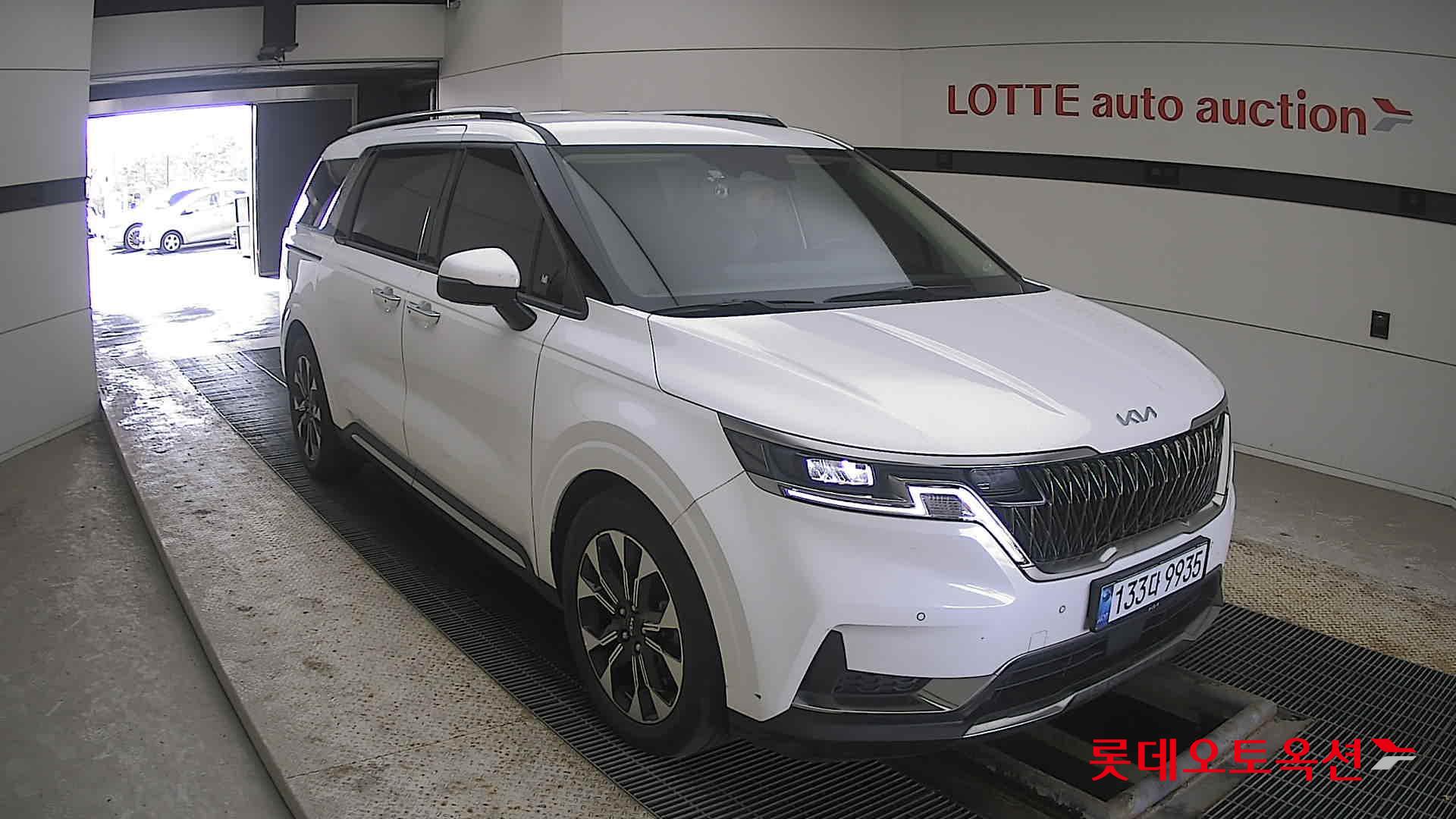 Kia Carnival Limousine 2023 Белый из Кореи, фото 2