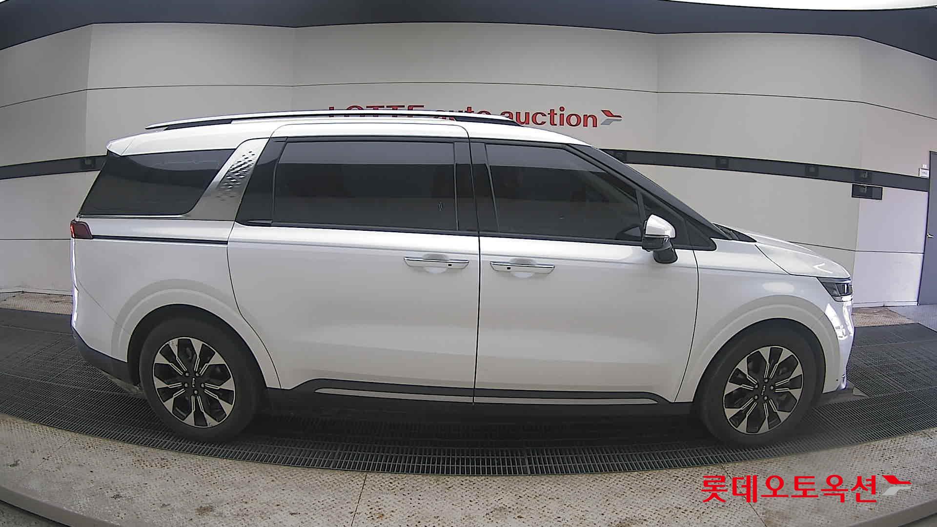 Kia Carnival Limousine 2023 Белый из Кореи, фото 3